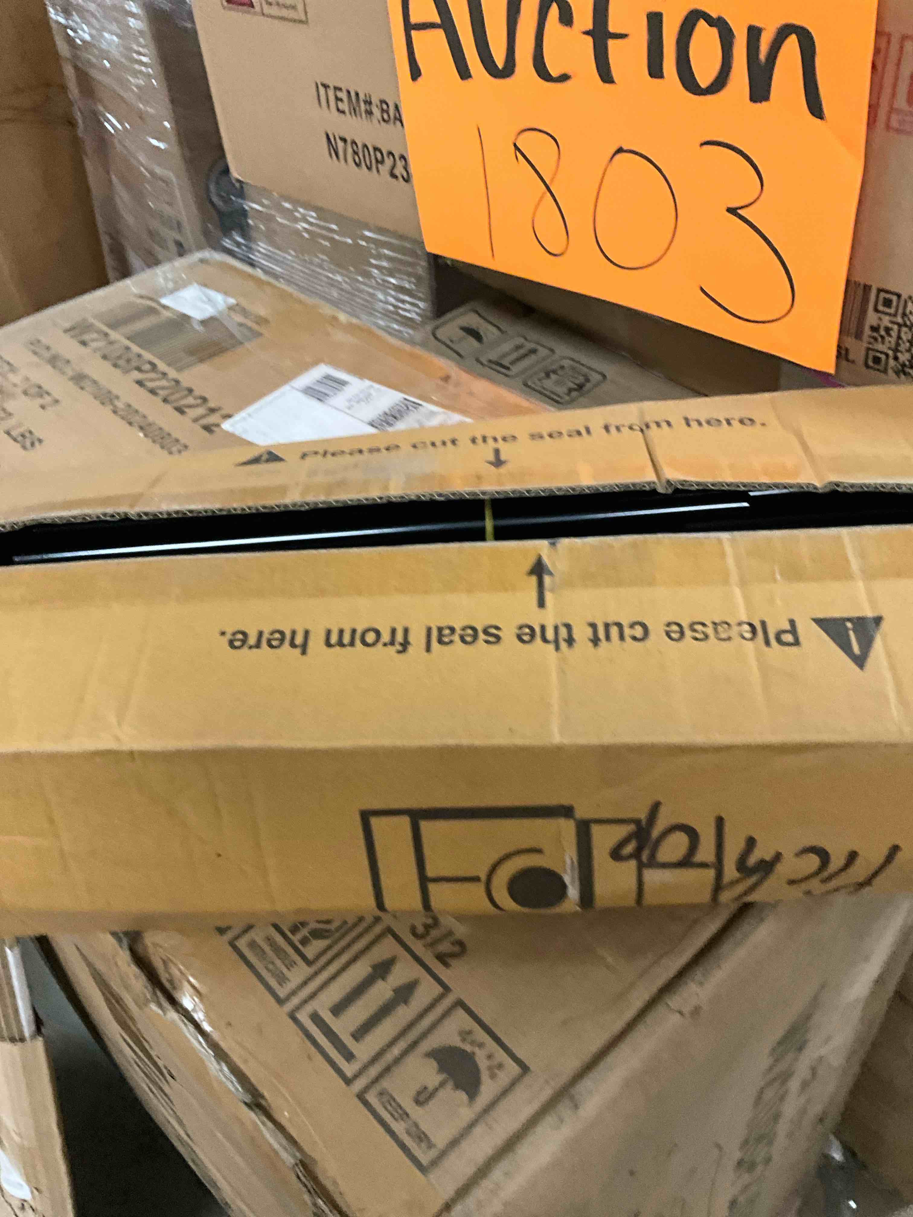 https://s3.amazonaws.com/lotting-images-prod/bidfta/PNK1238281_1760976121859.jpeg