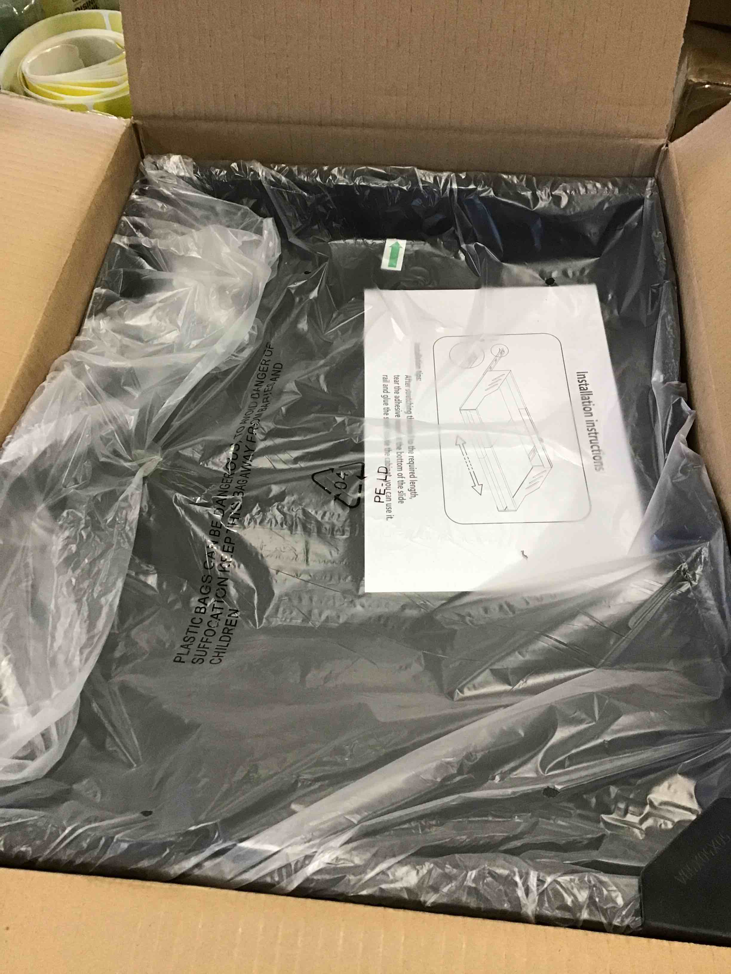 https://s3.amazonaws.com/lotting-images-prod/bidfta/PNK1260579_1734798849122.jpeg