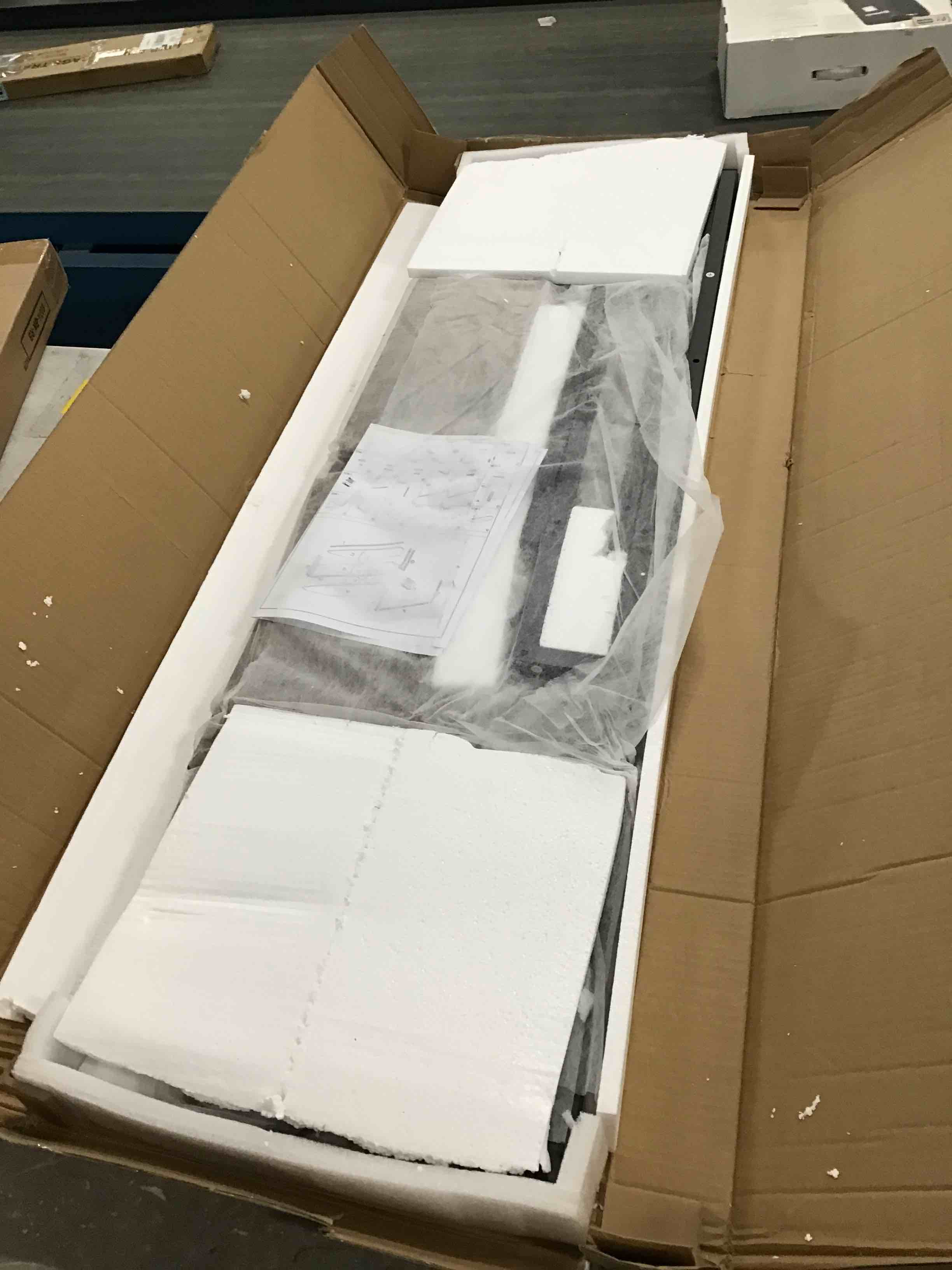 https://s3.amazonaws.com/lotting-images-prod/bidfta/PNK1261004_1734527686608.jpeg