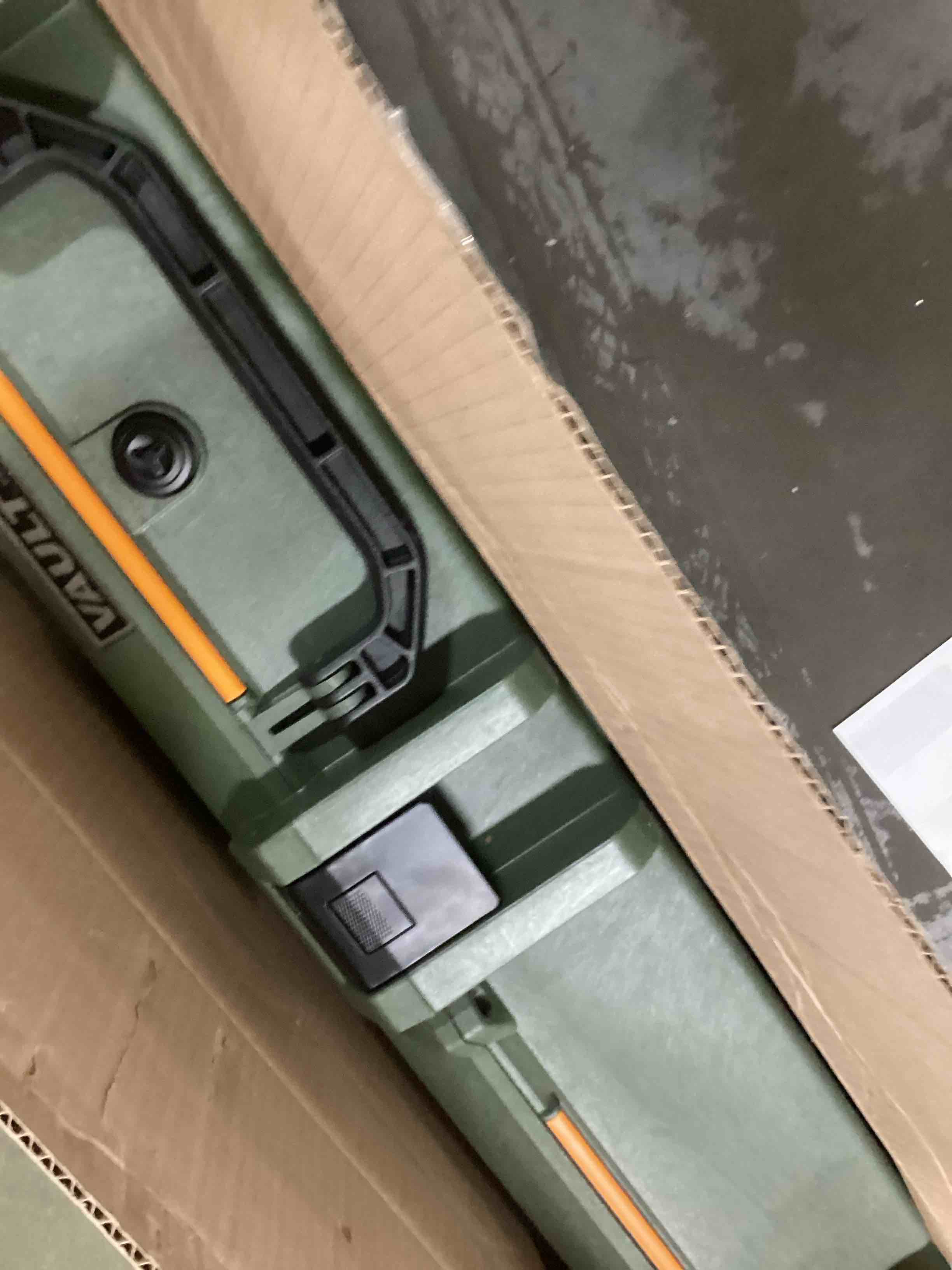 https://s3.amazonaws.com/lotting-images-prod/bidfta/PNK1261364_1734611417469.jpeg