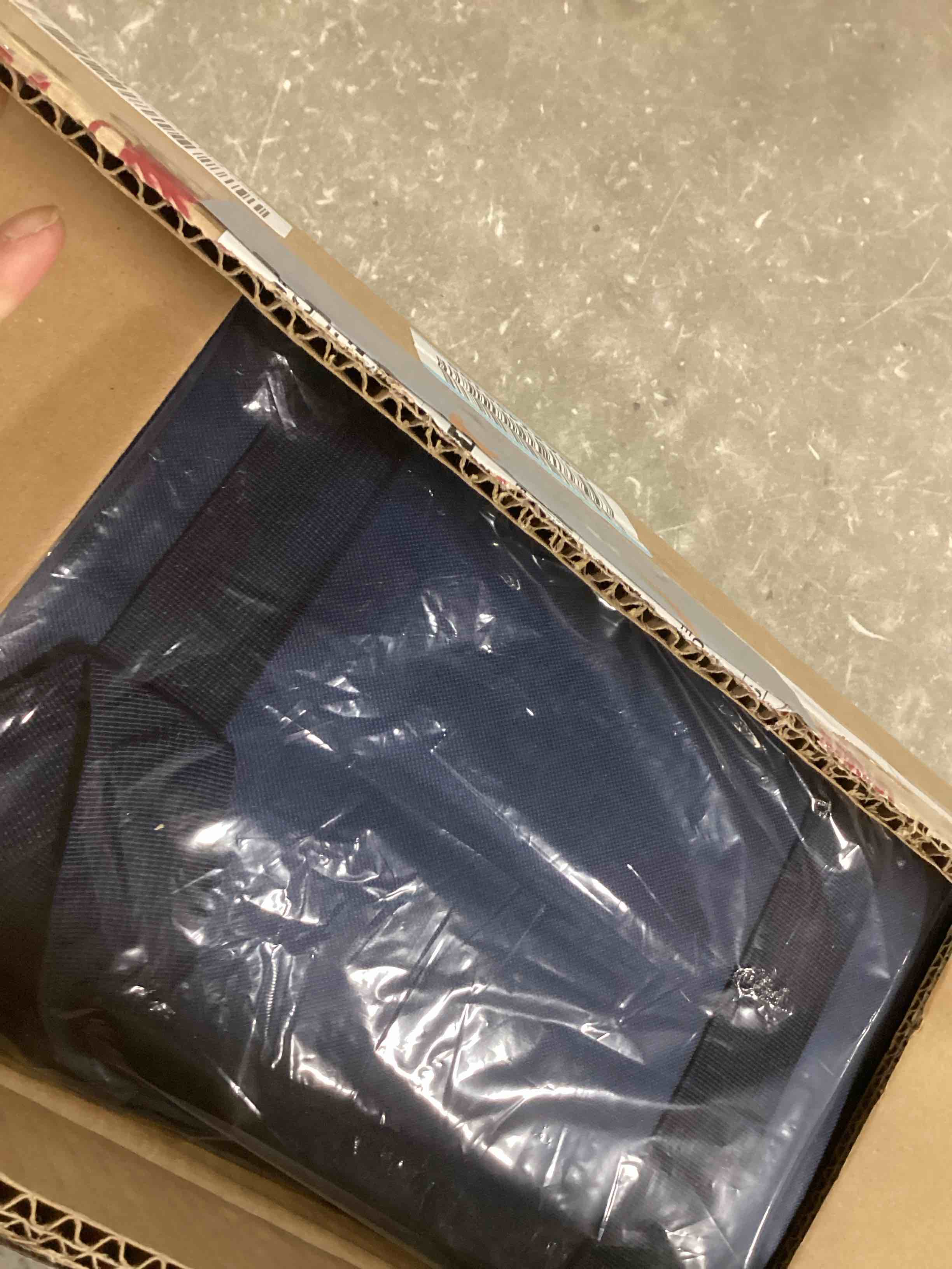 https://s3.amazonaws.com/lotting-images-prod/bidfta/PNK1261365_1734611112484.jpeg