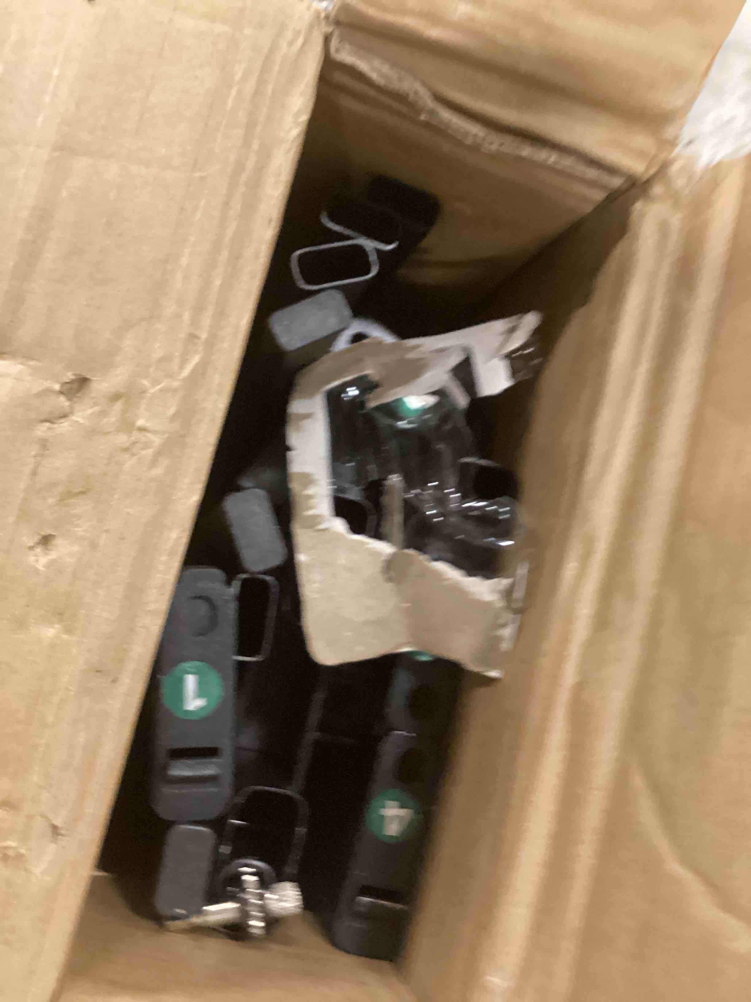 https://s3.amazonaws.com/lotting-images-prod/bidfta/PNK1261750_1734719639352.jpeg