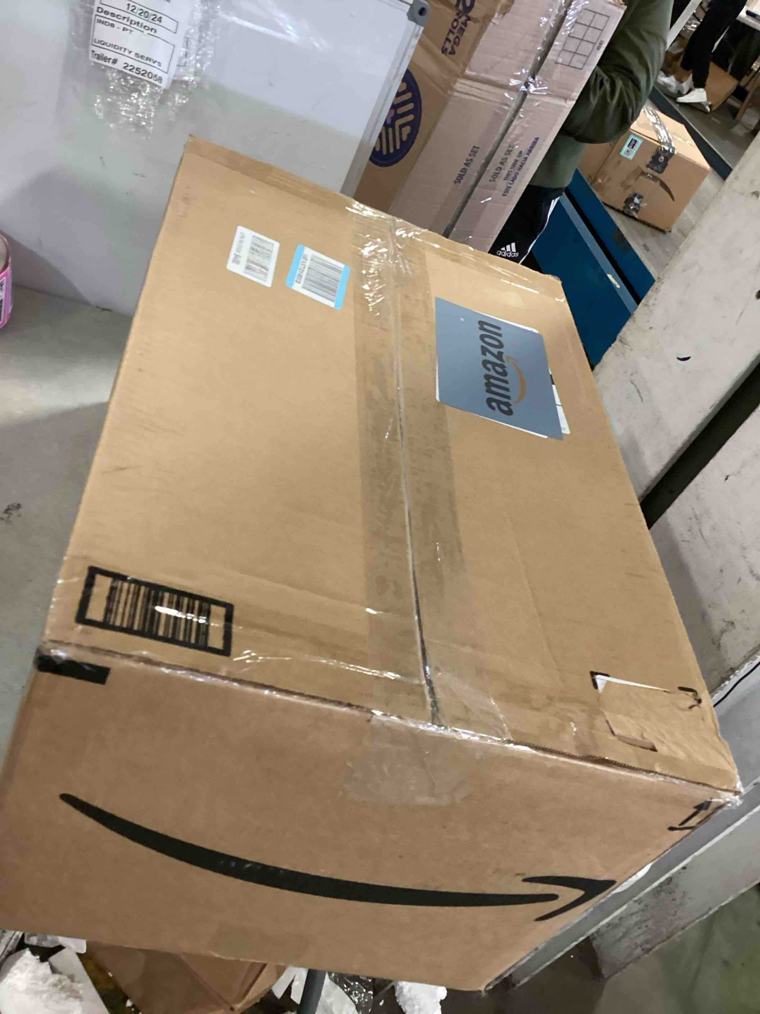 https://s3.amazonaws.com/lotting-images-prod/bidfta/PNK1261925_1734800451411.jpeg