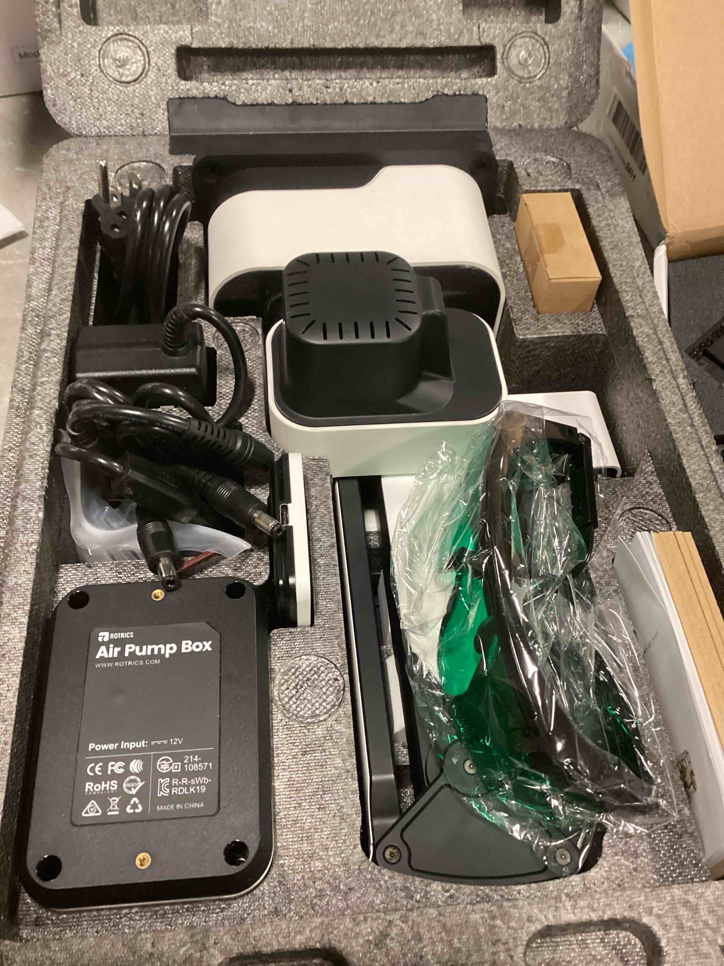 https://s3.amazonaws.com/lotting-images-prod/bidfta/PNK1265494_1734611630138.jpeg