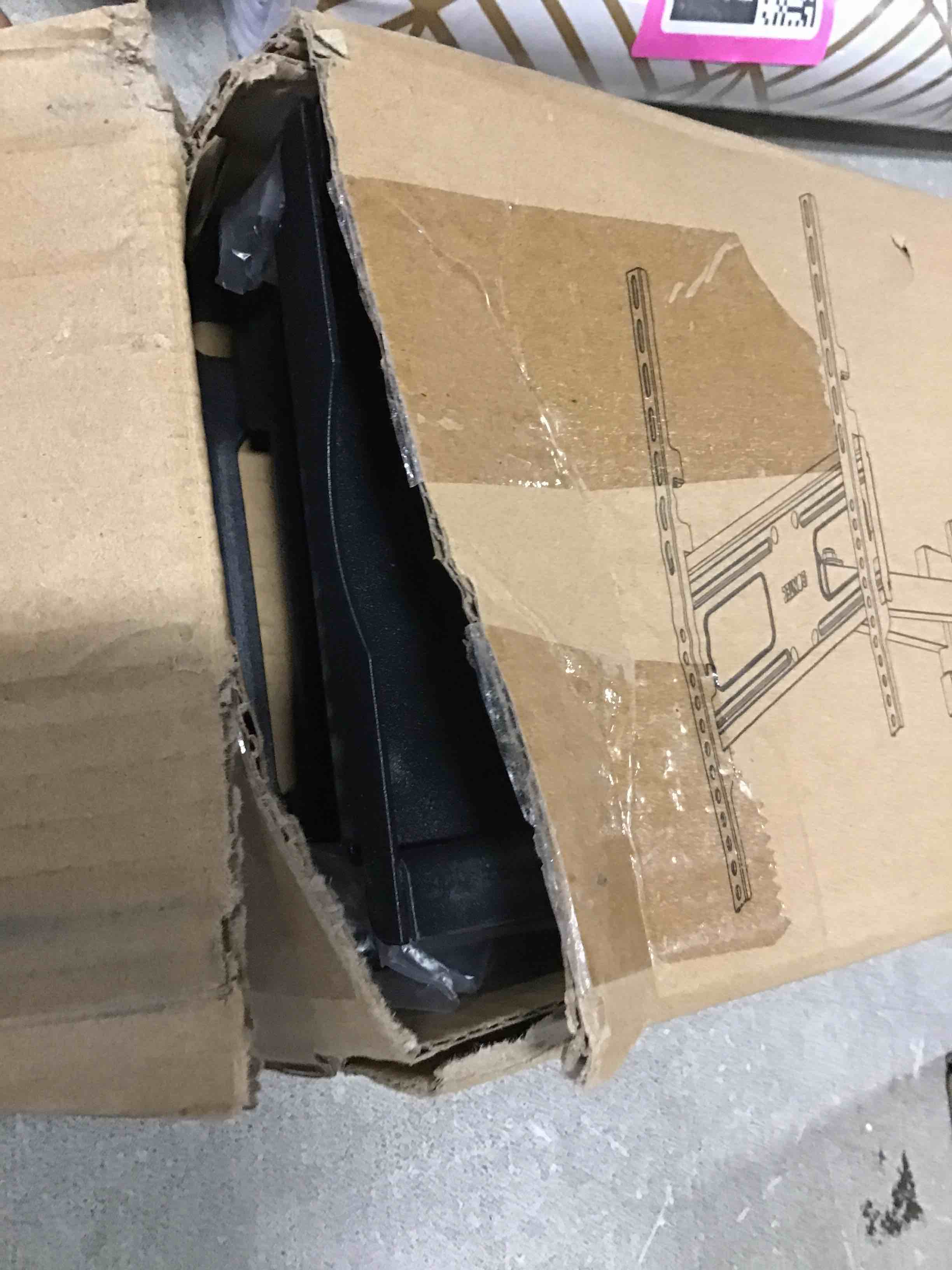 https://s3.amazonaws.com/lotting-images-prod/bidfta/PNK1267276_1733766233839.jpeg