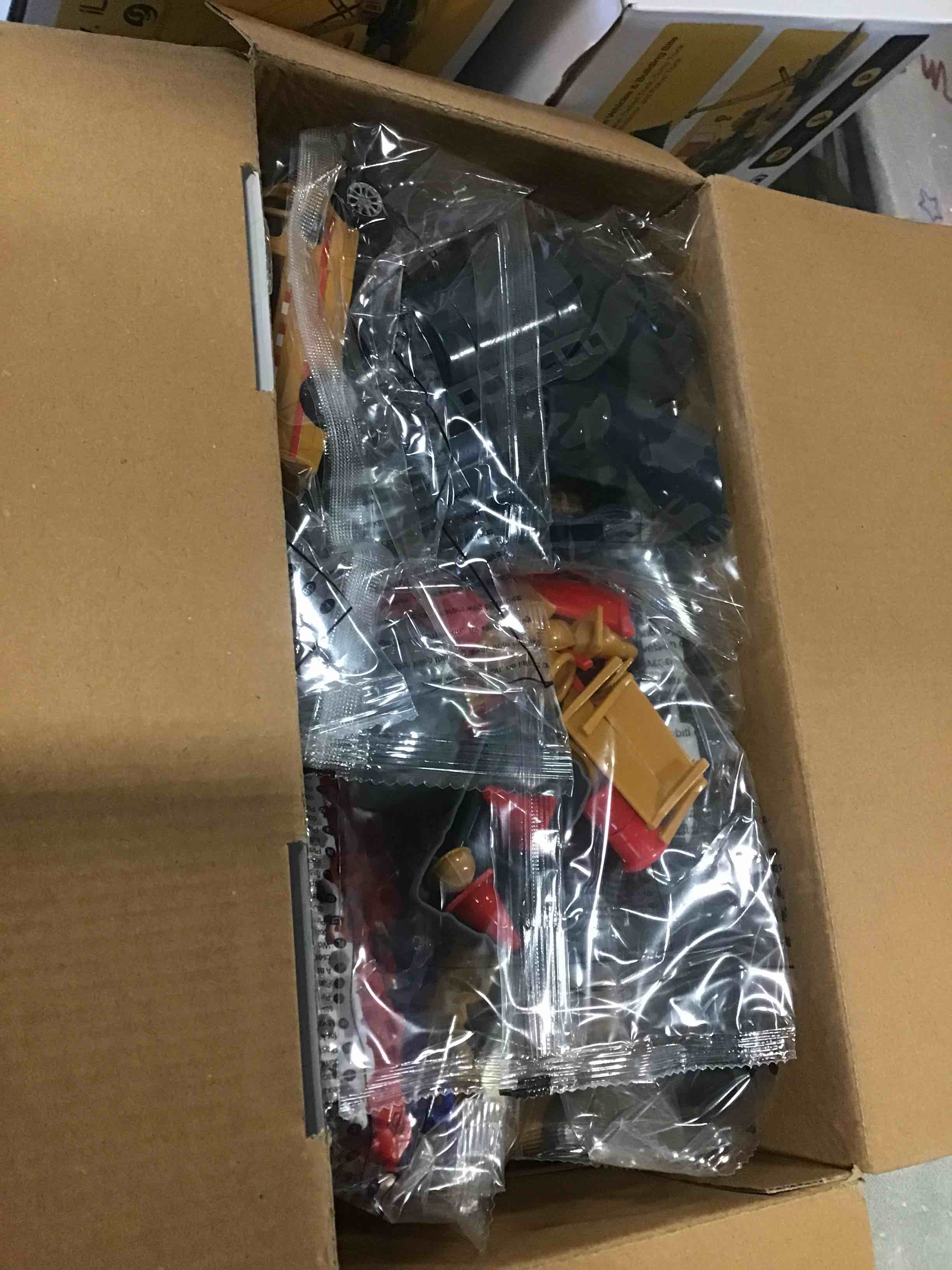 https://s3.amazonaws.com/lotting-images-prod/bidfta/PNK1268374_1734033632005.jpeg