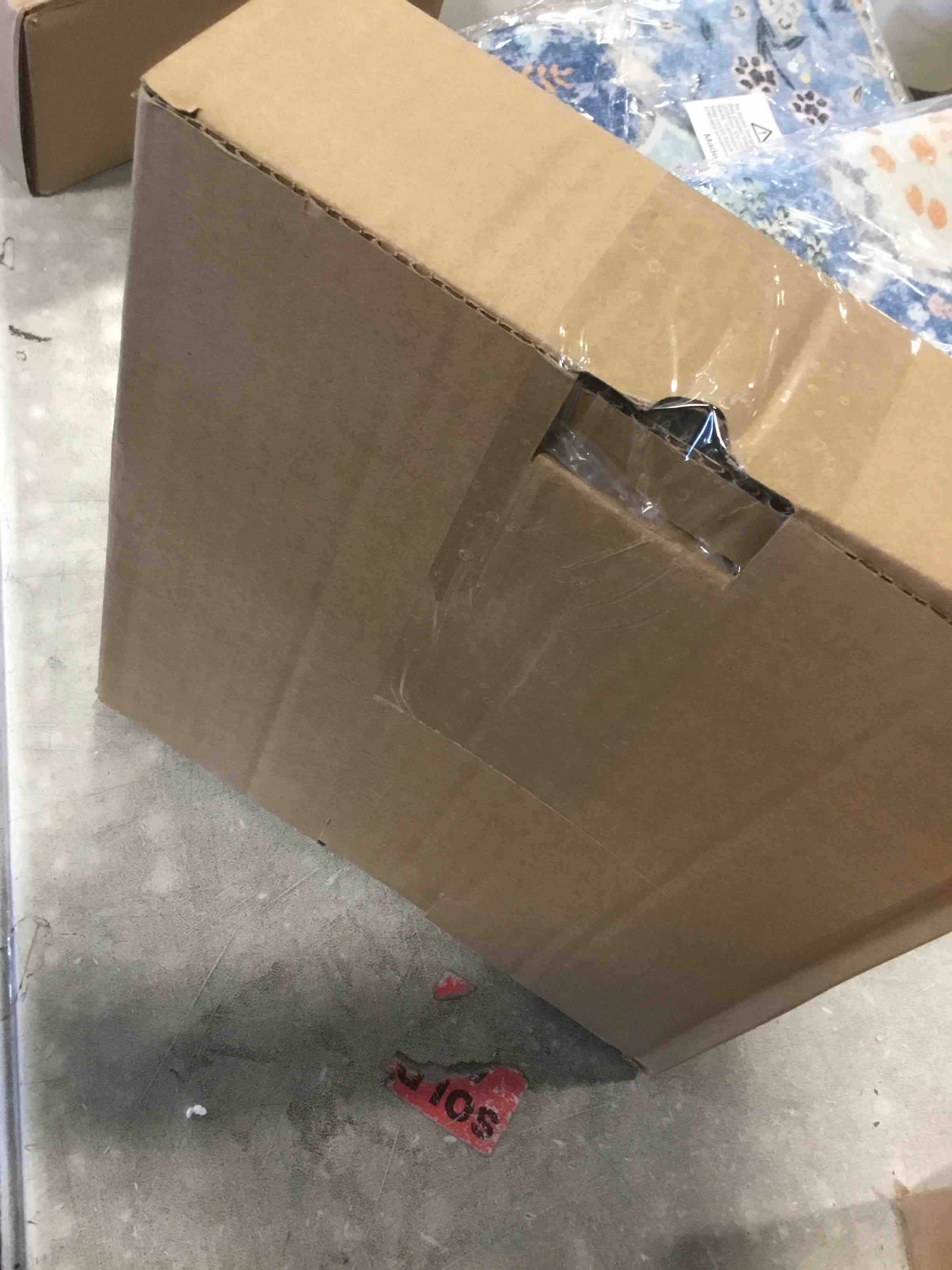 https://s3.amazonaws.com/lotting-images-prod/bidfta/PNK1269090_1734453445553.jpeg