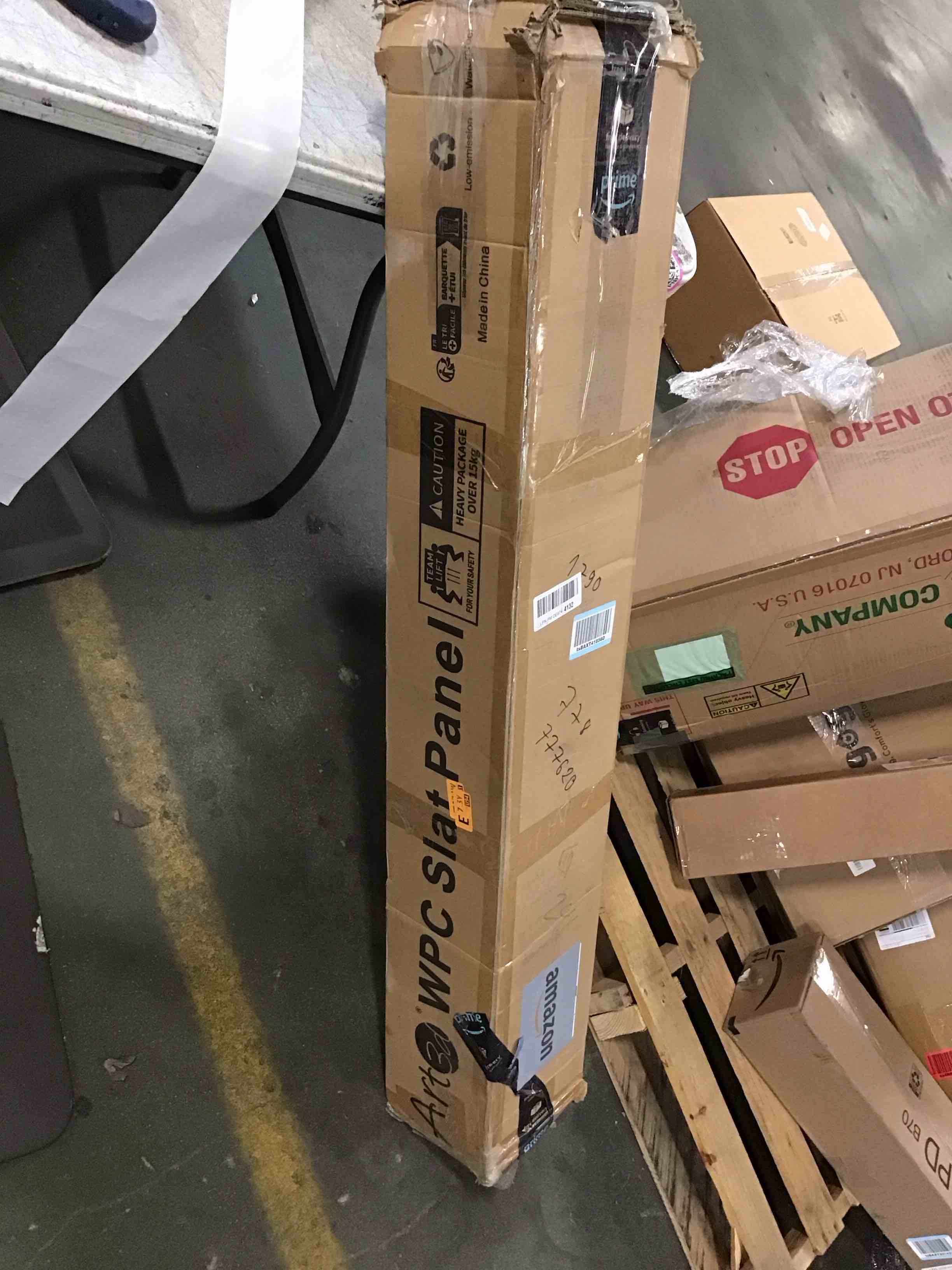 https://s3.amazonaws.com/lotting-images-prod/bidfta/PNK1270559_1734439726244.jpeg