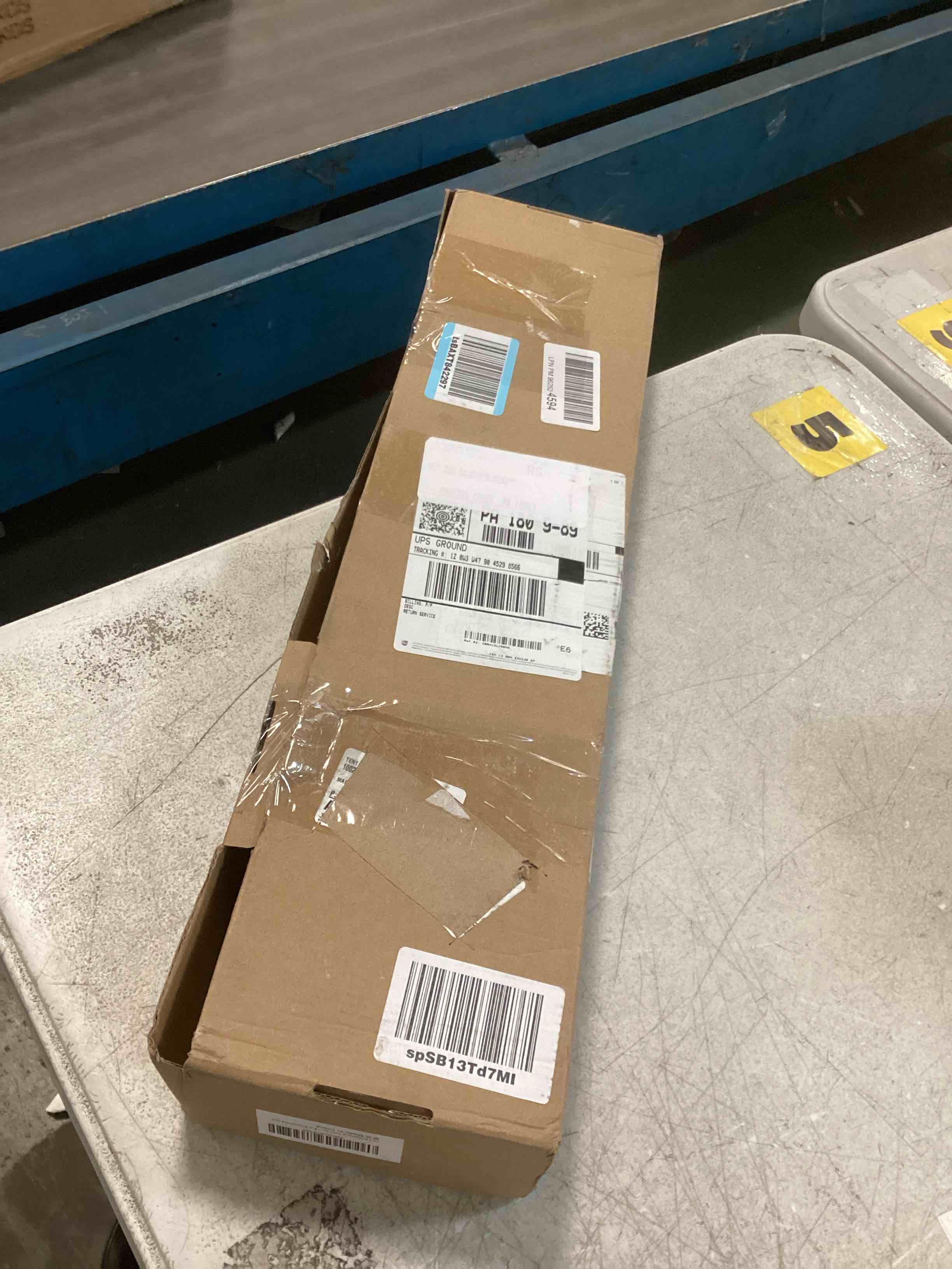 https://s3.amazonaws.com/lotting-images-prod/bidfta/PNK1270779_1734464011723.jpeg