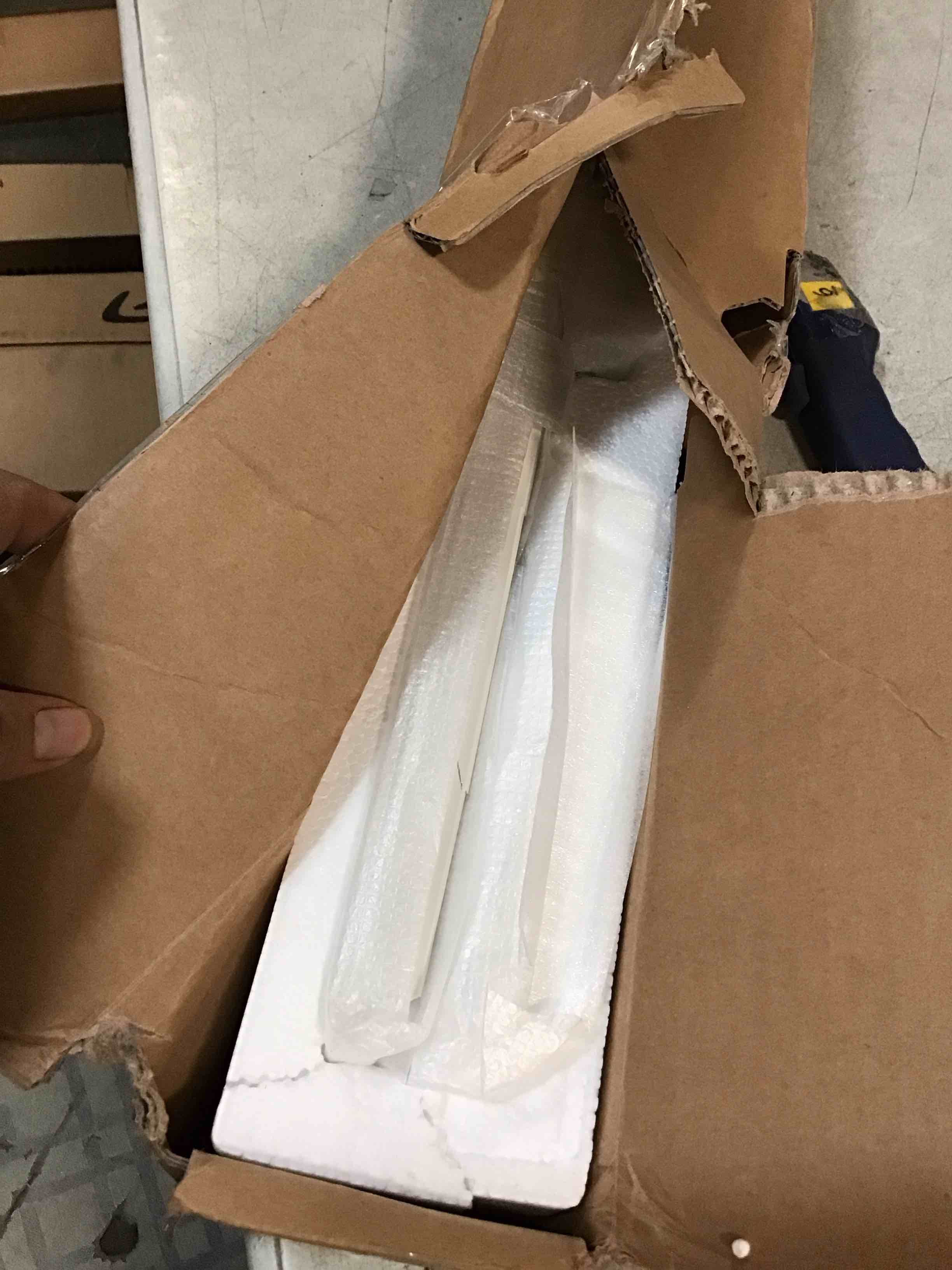 https://s3.amazonaws.com/lotting-images-prod/bidfta/PNK1270912_1734536221505.jpeg