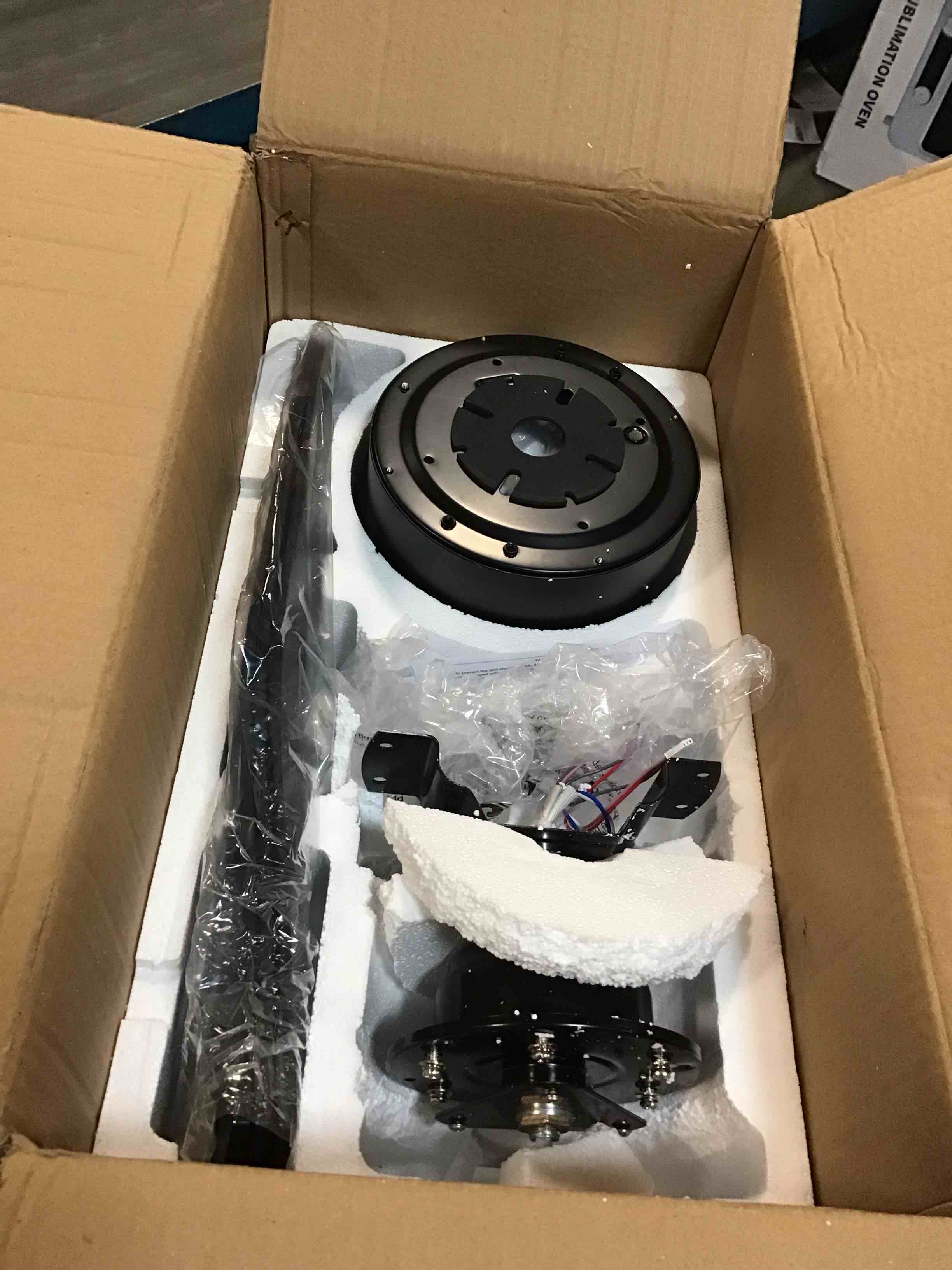 https://s3.amazonaws.com/lotting-images-prod/bidfta/PNK1271122_1734616070619.jpeg