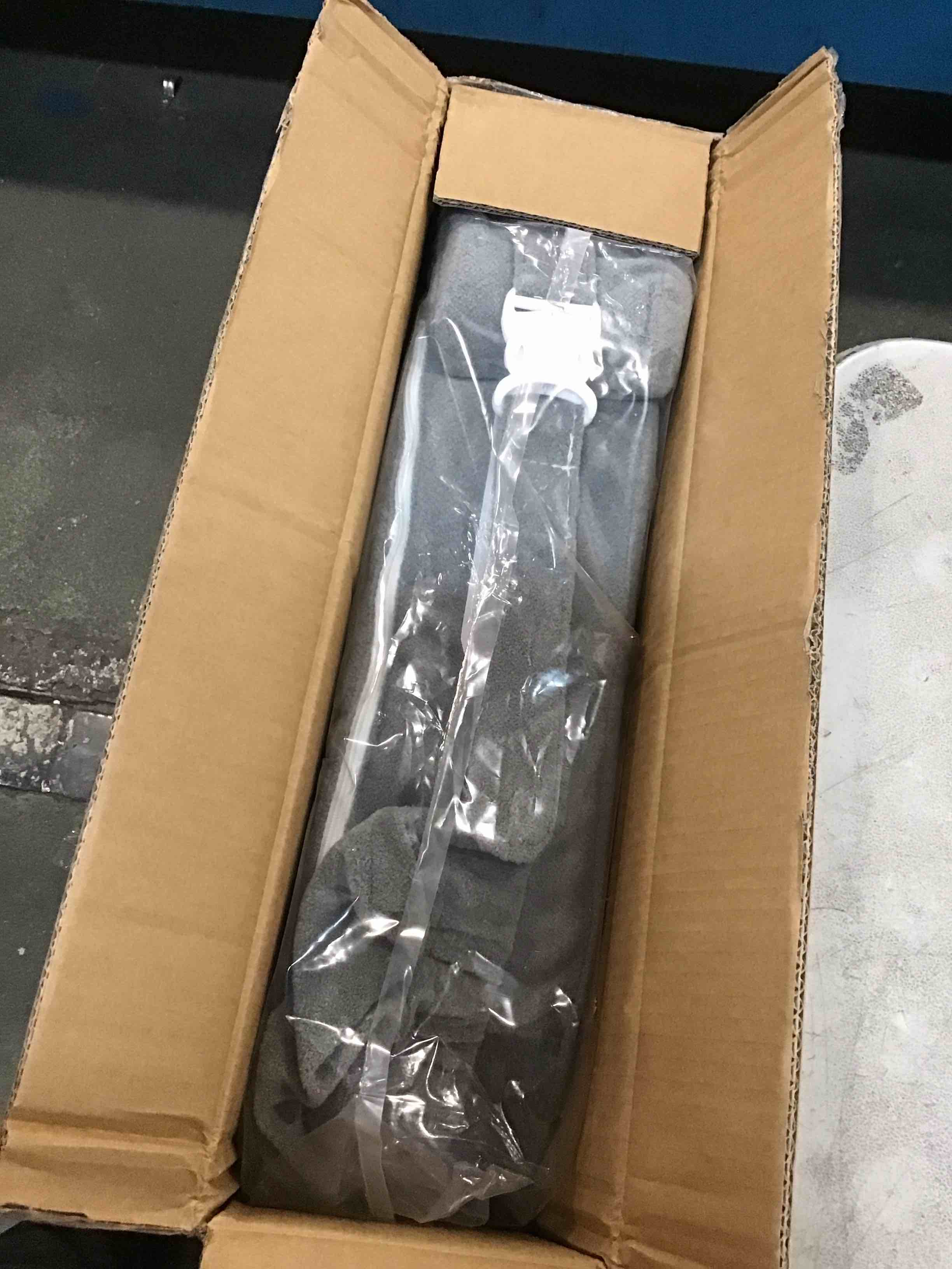 https://s3.amazonaws.com/lotting-images-prod/bidfta/PNK1271173_1734619986180.jpeg