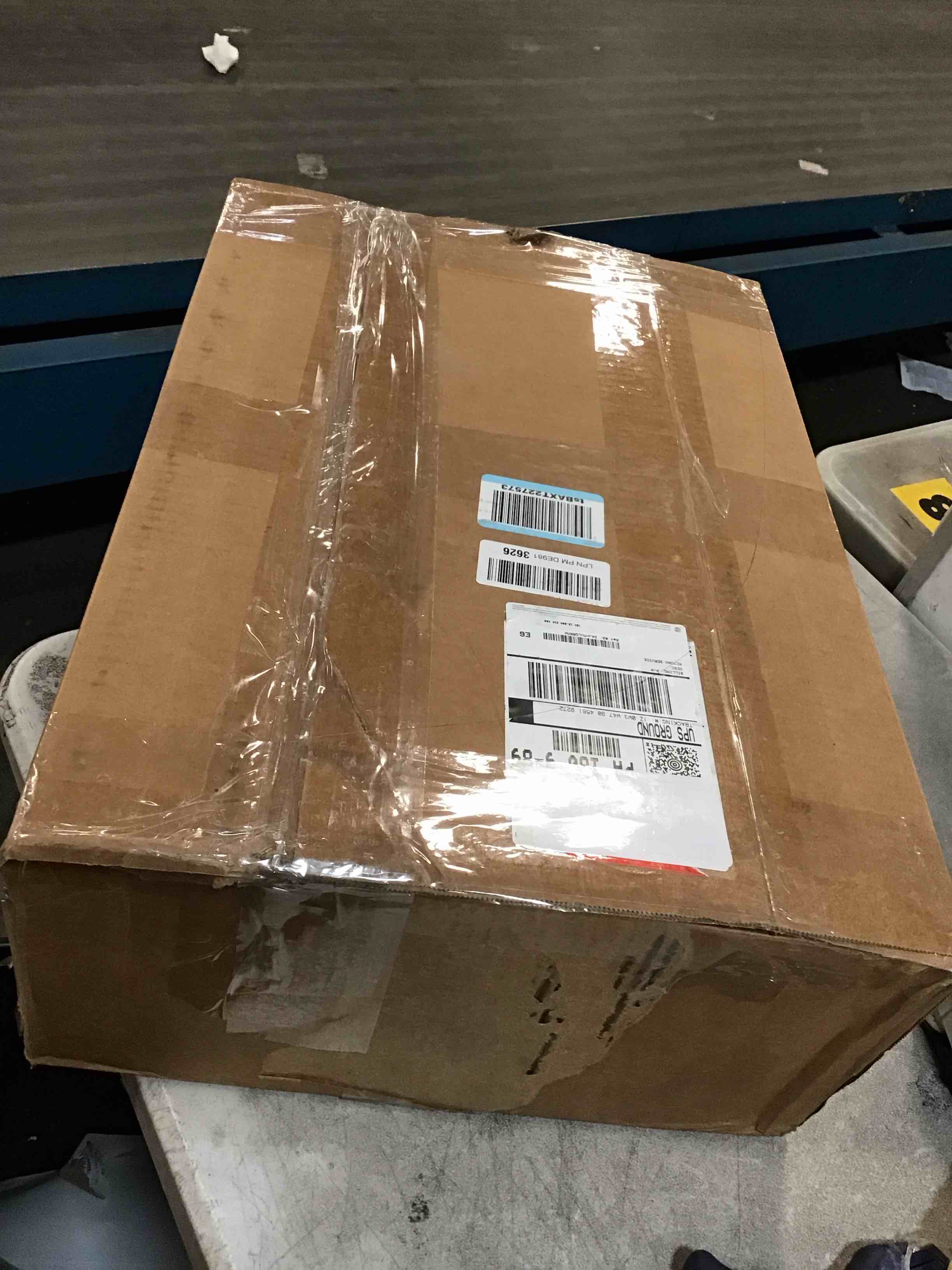 https://s3.amazonaws.com/lotting-images-prod/bidfta/PNK1271205_1734623594033.jpeg