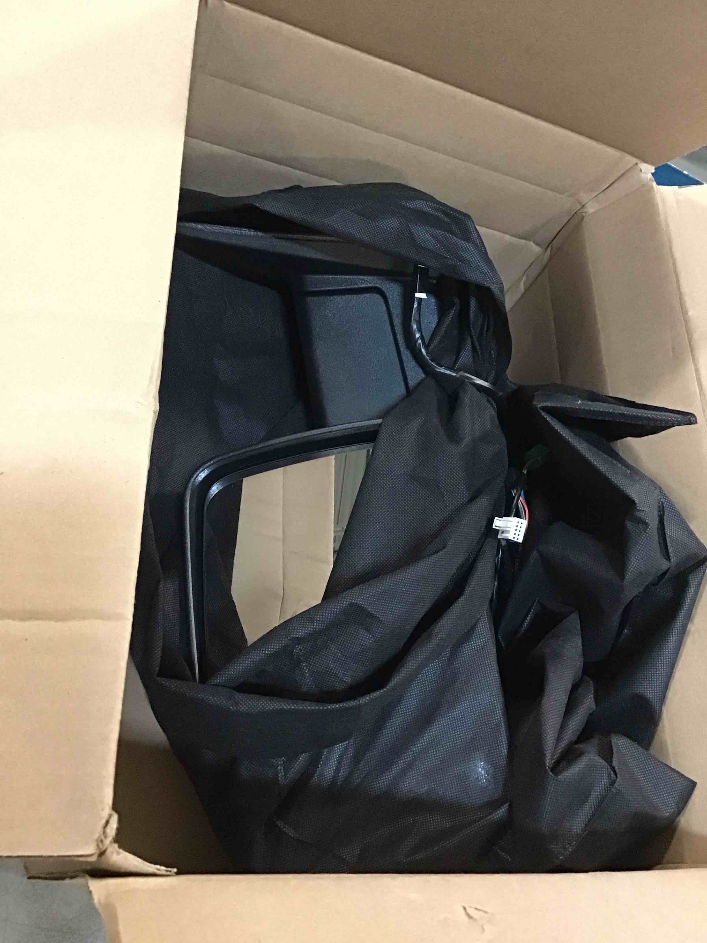 https://s3.amazonaws.com/lotting-images-prod/bidfta/PNK1271263_1734629433210.jpeg