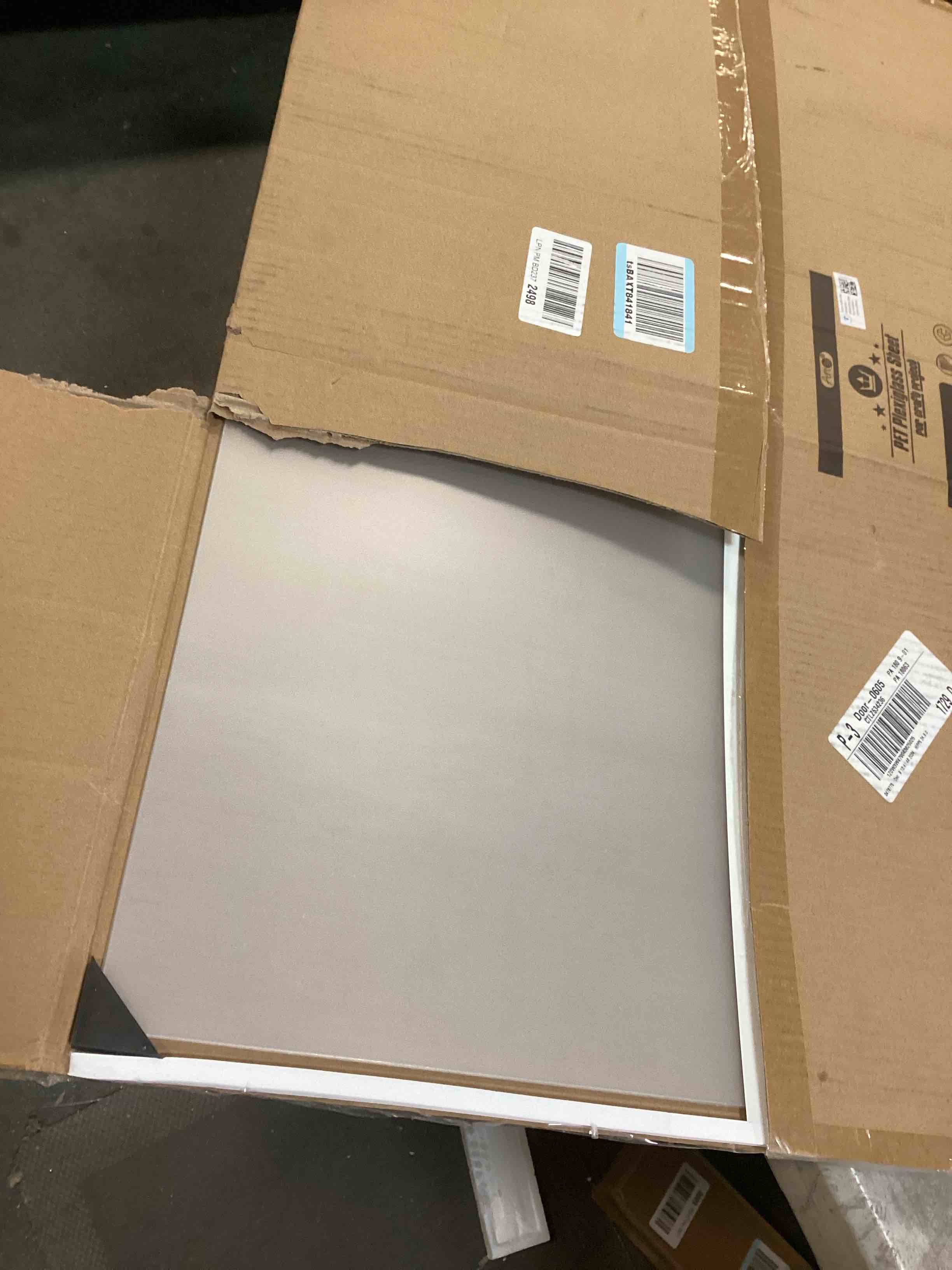 https://s3.amazonaws.com/lotting-images-prod/bidfta/PNK1271274_1734633196772.jpeg