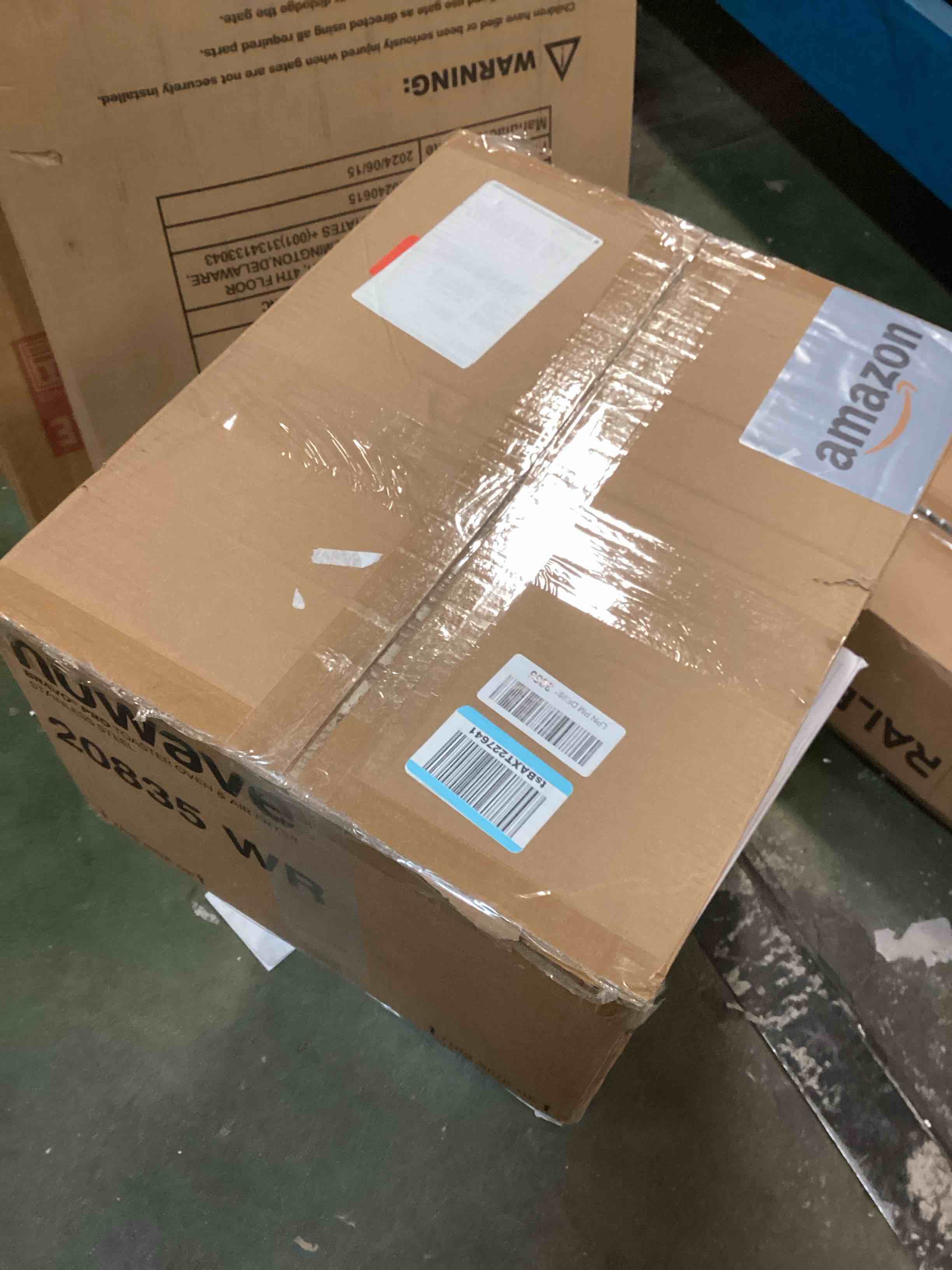 https://s3.amazonaws.com/lotting-images-prod/bidfta/PNK1271277_1734633924048.jpeg