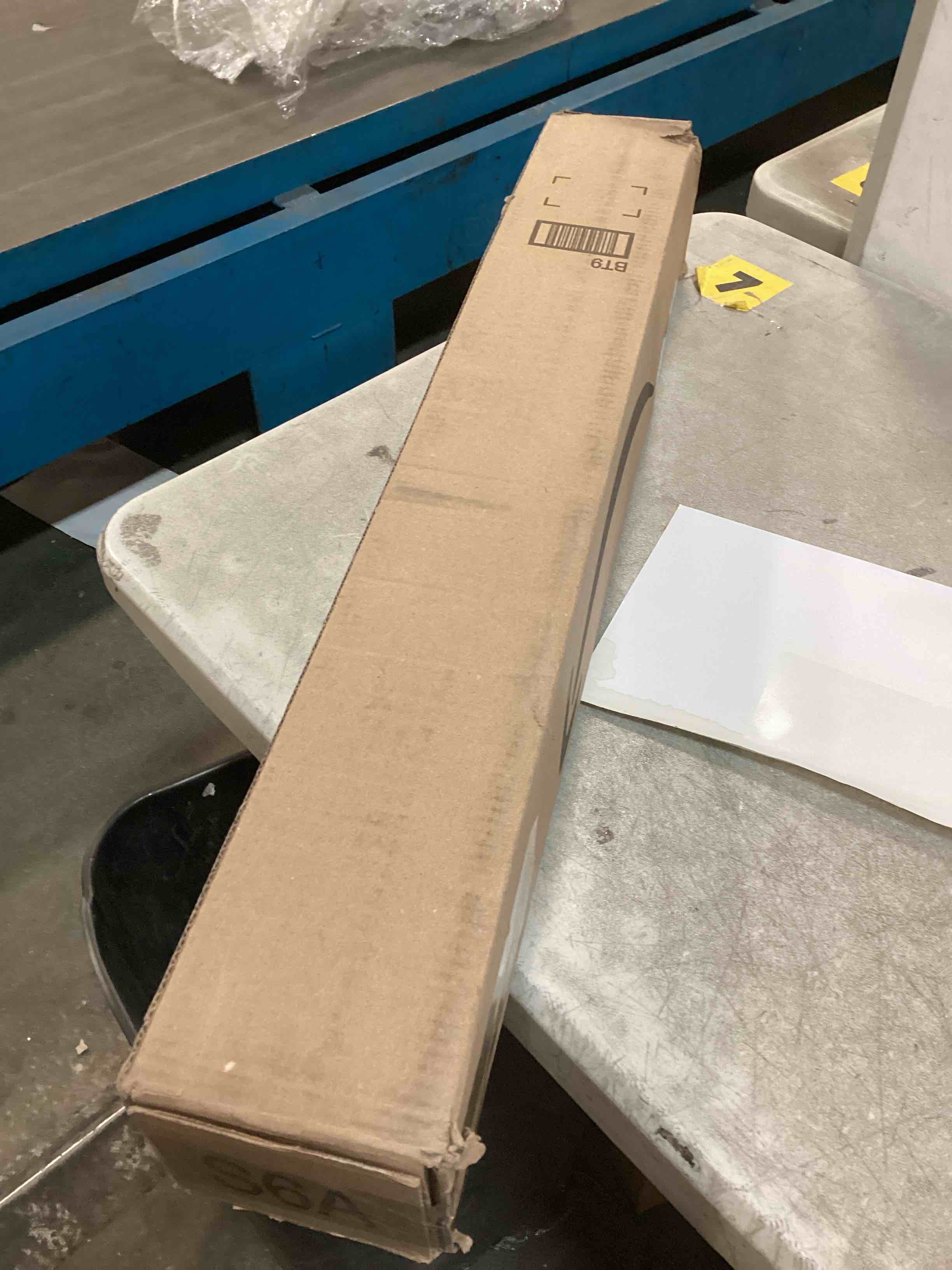 https://s3.amazonaws.com/lotting-images-prod/bidfta/PNK1271287_1734635141154.jpeg