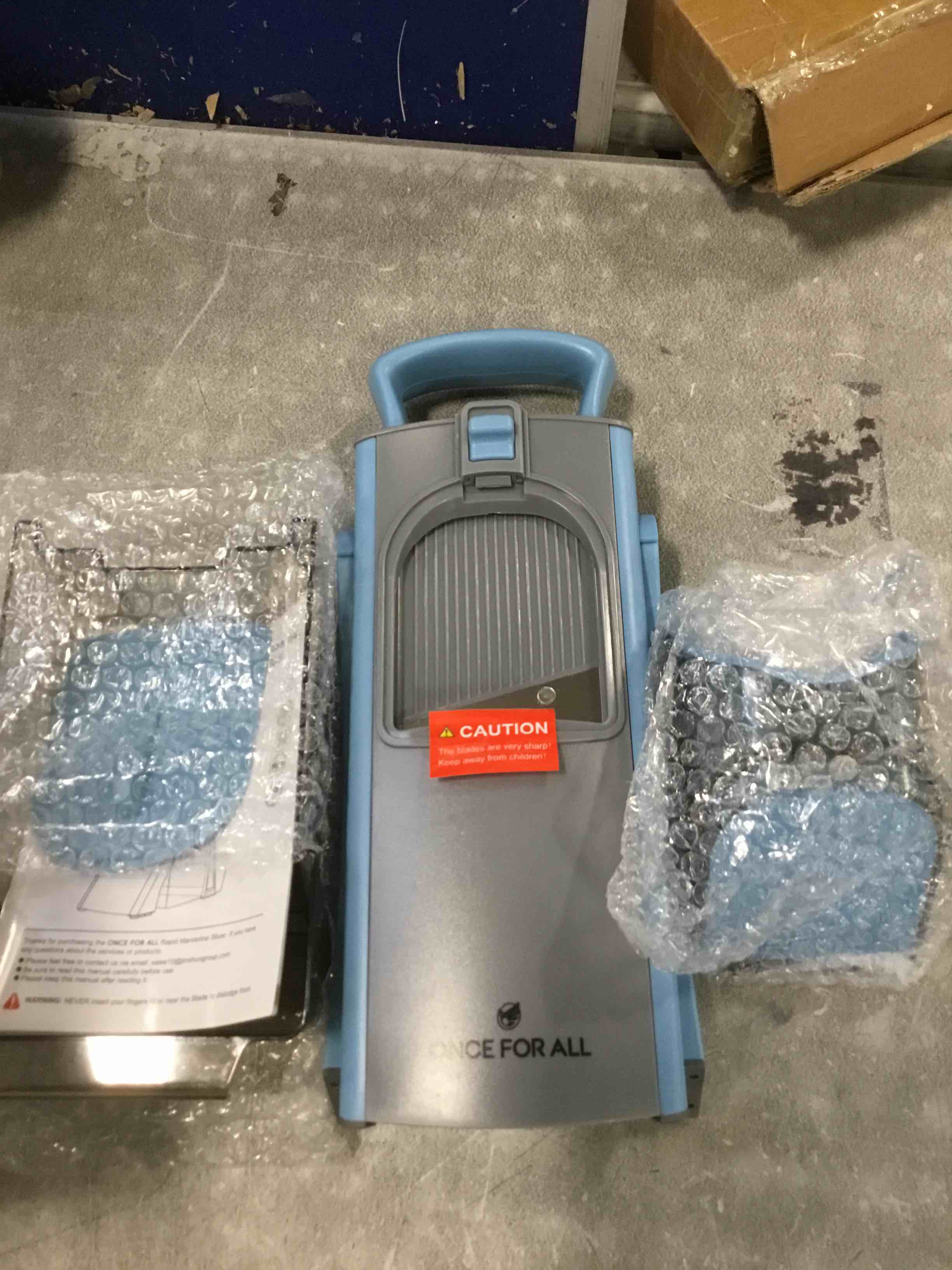 https://s3.amazonaws.com/lotting-images-prod/bidfta/PNK1272050_1738246521781.jpeg