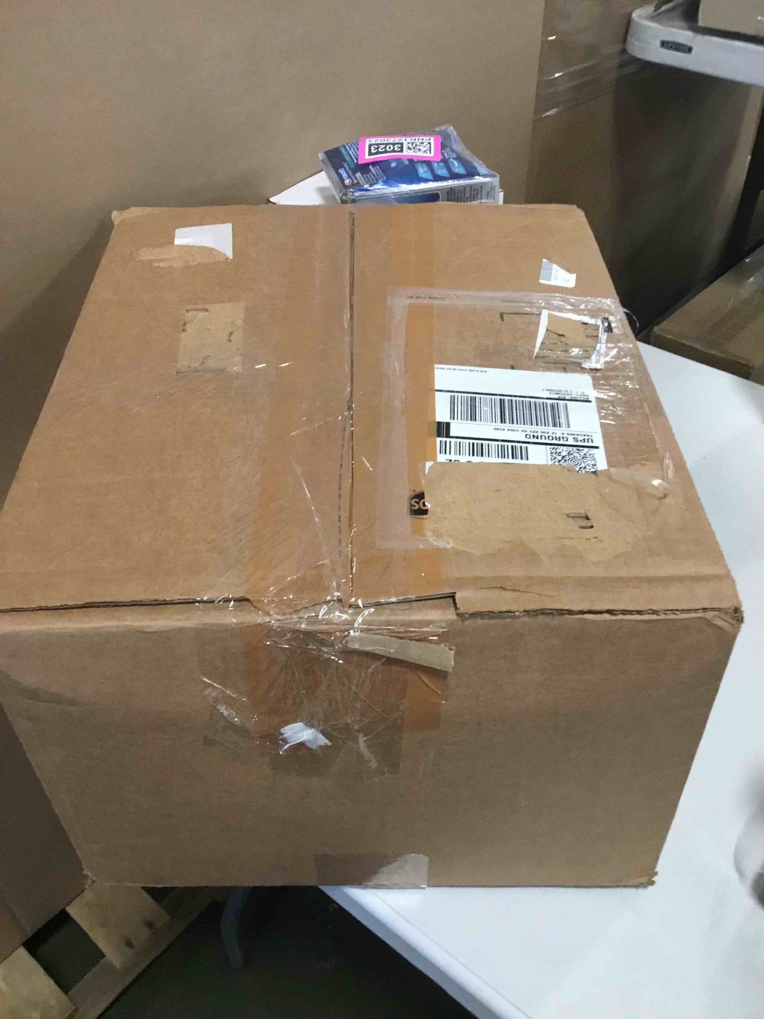 https://s3.amazonaws.com/lotting-images-prod/bidfta/PNK1273032_1733769580252.jpeg