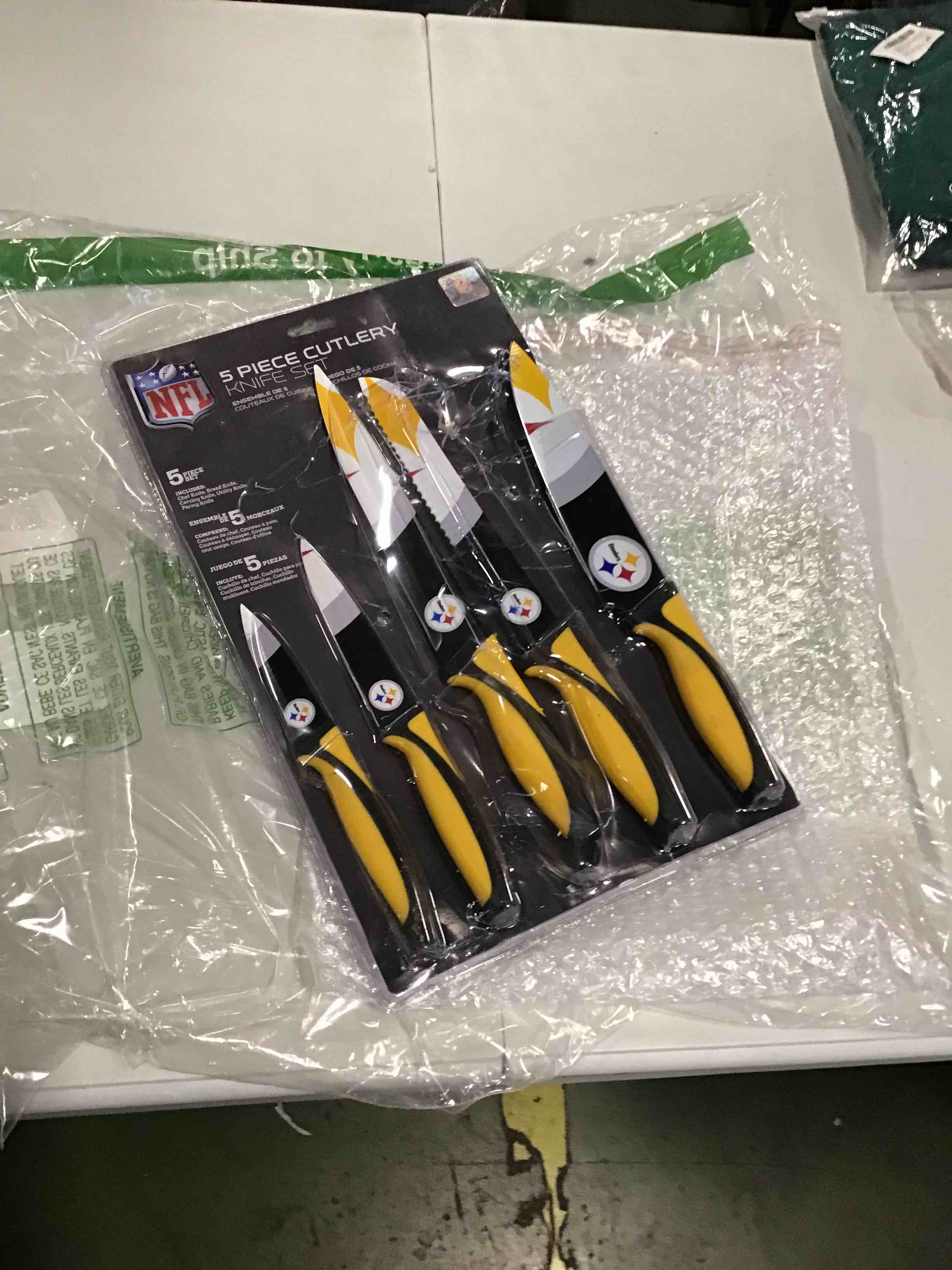 https://s3.amazonaws.com/lotting-images-prod/bidfta/PNK1273176_1733861718206.jpeg