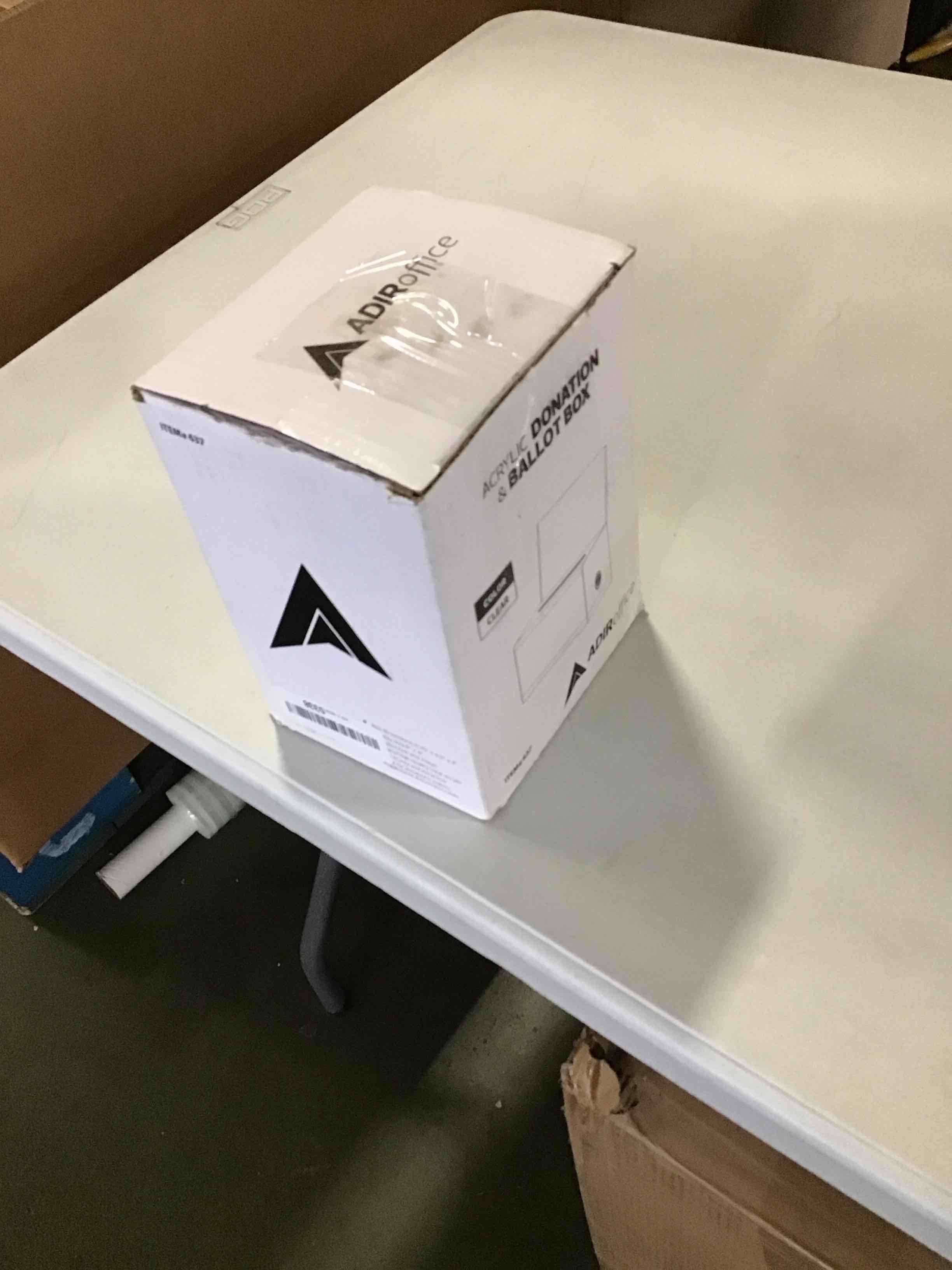 https://s3.amazonaws.com/lotting-images-prod/bidfta/PNK1274437_1734637001763.jpeg
