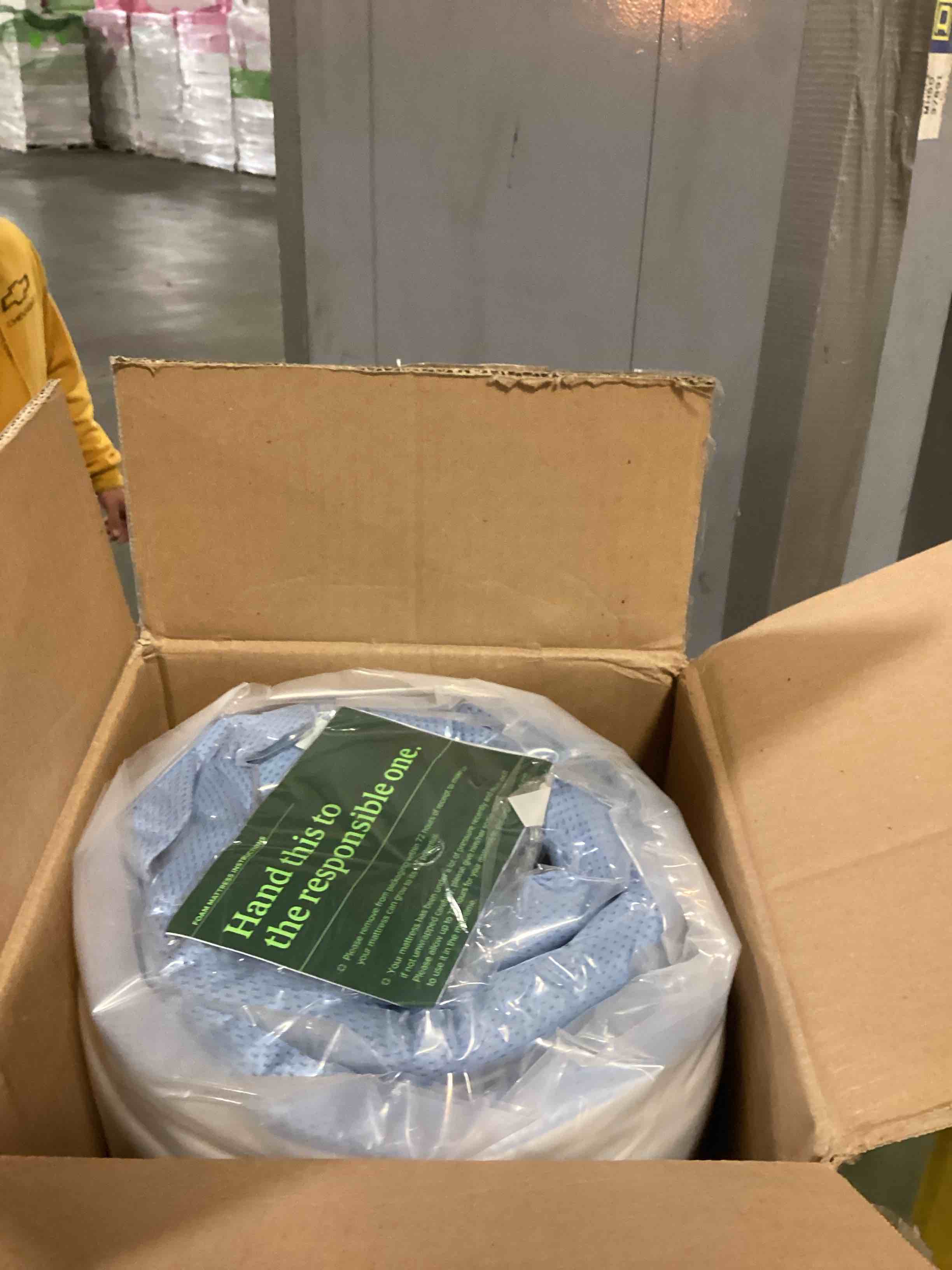https://s3.amazonaws.com/lotting-images-prod/bidfta/PNK1276063_1733868818015.jpeg