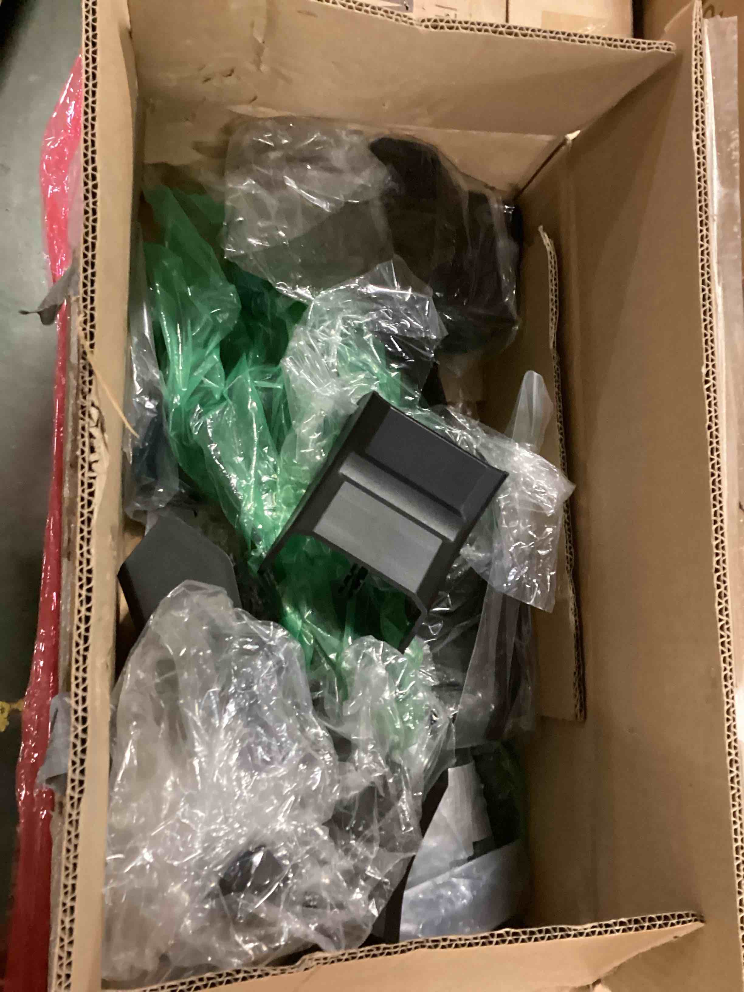 https://s3.amazonaws.com/lotting-images-prod/bidfta/PNK1276064_1733868922167.jpeg