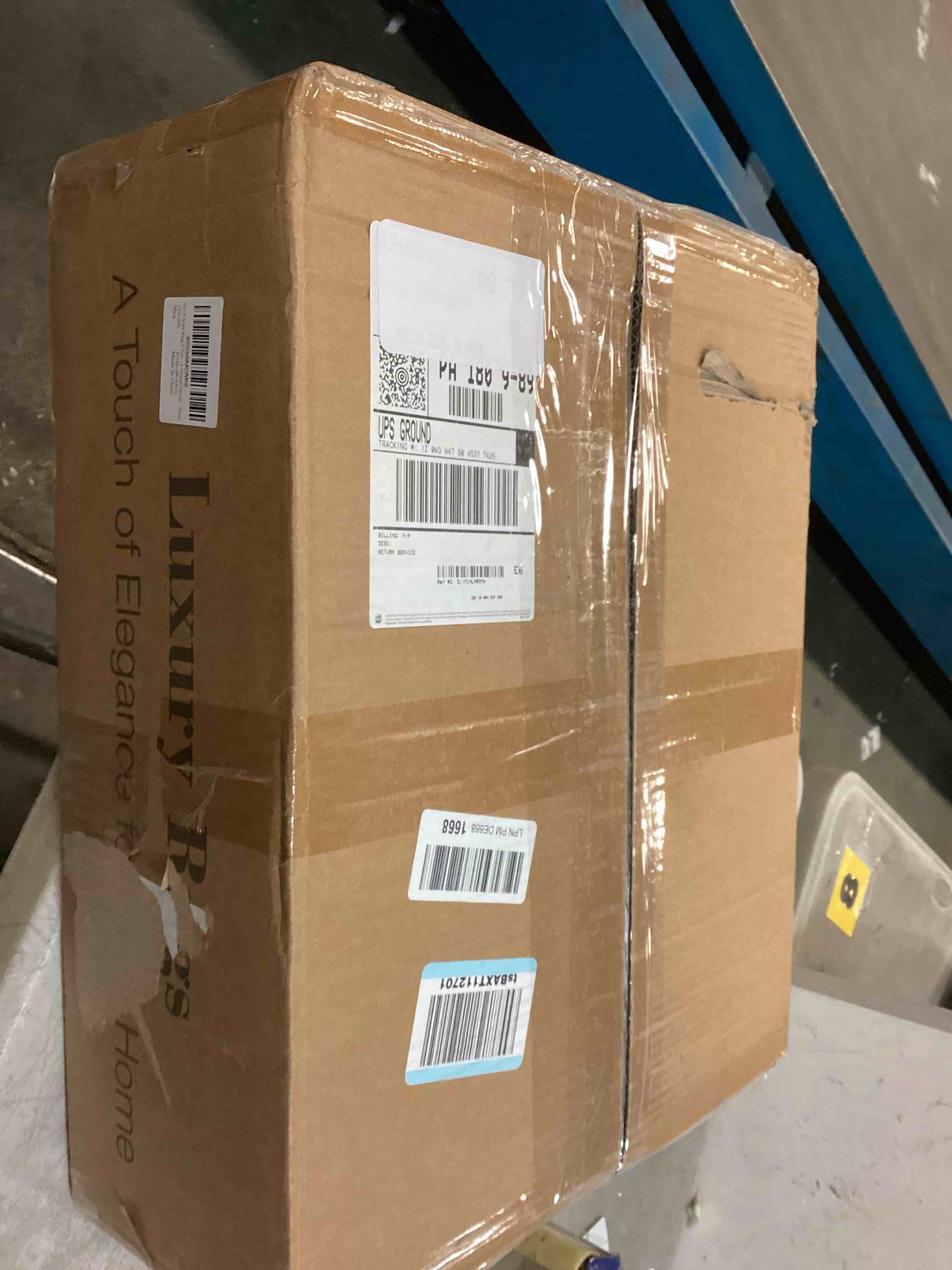 https://s3.amazonaws.com/lotting-images-prod/bidfta/PNK1276880_1734569510638.jpeg