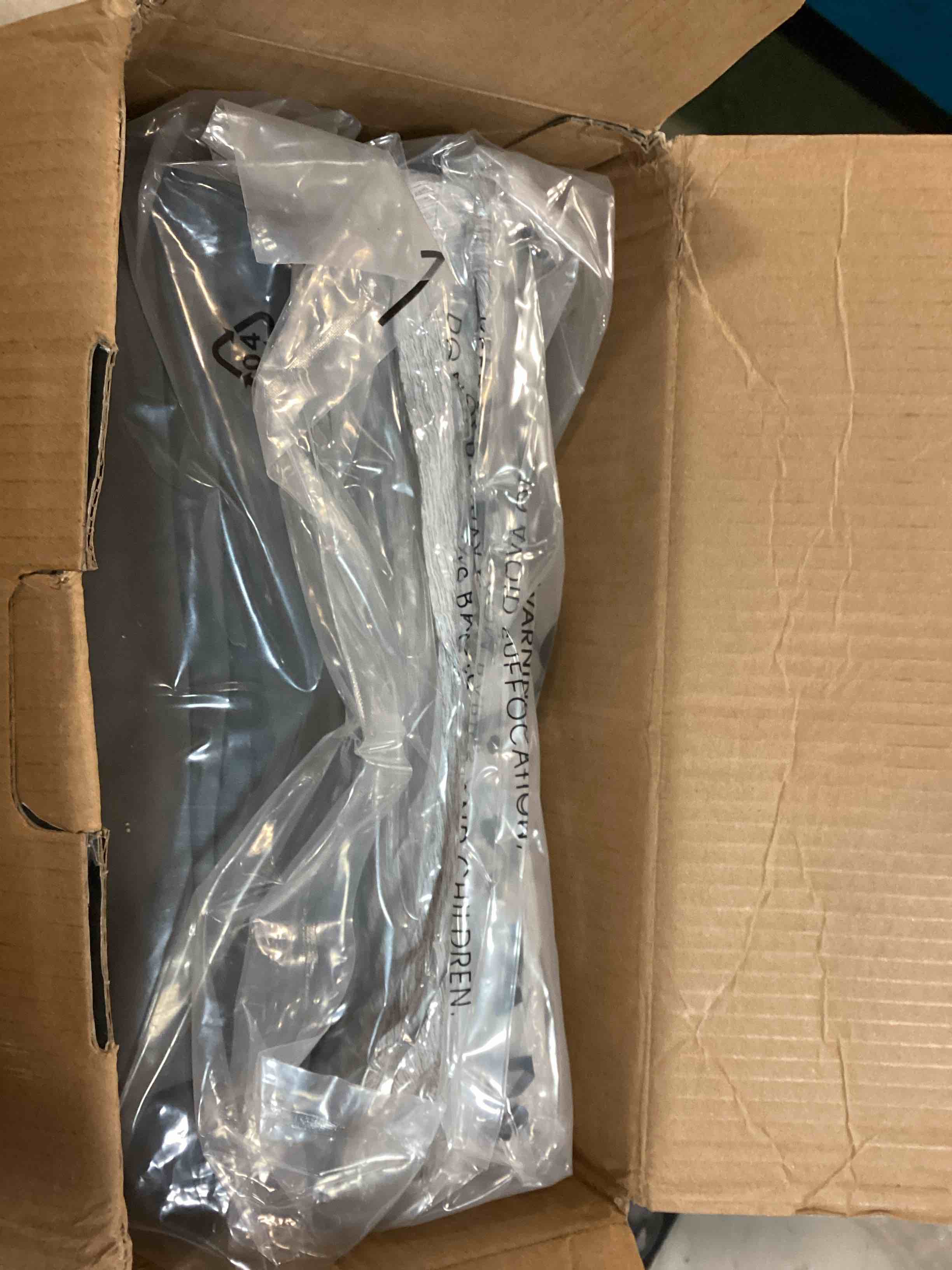 https://s3.amazonaws.com/lotting-images-prod/bidfta/PNK1276914_1734576827976.jpeg