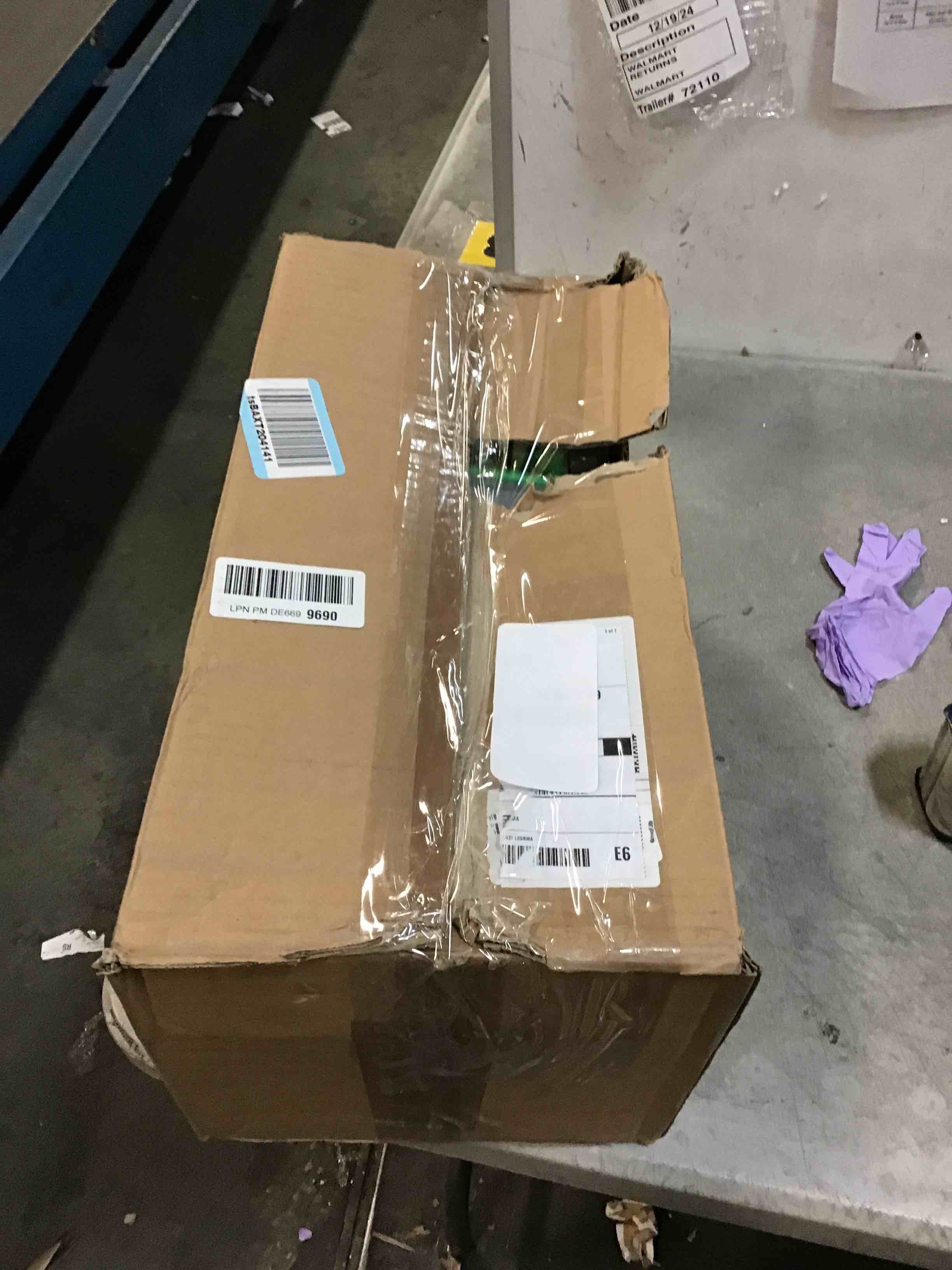 https://s3.amazonaws.com/lotting-images-prod/bidfta/PNK1277108_1734662581131.jpeg