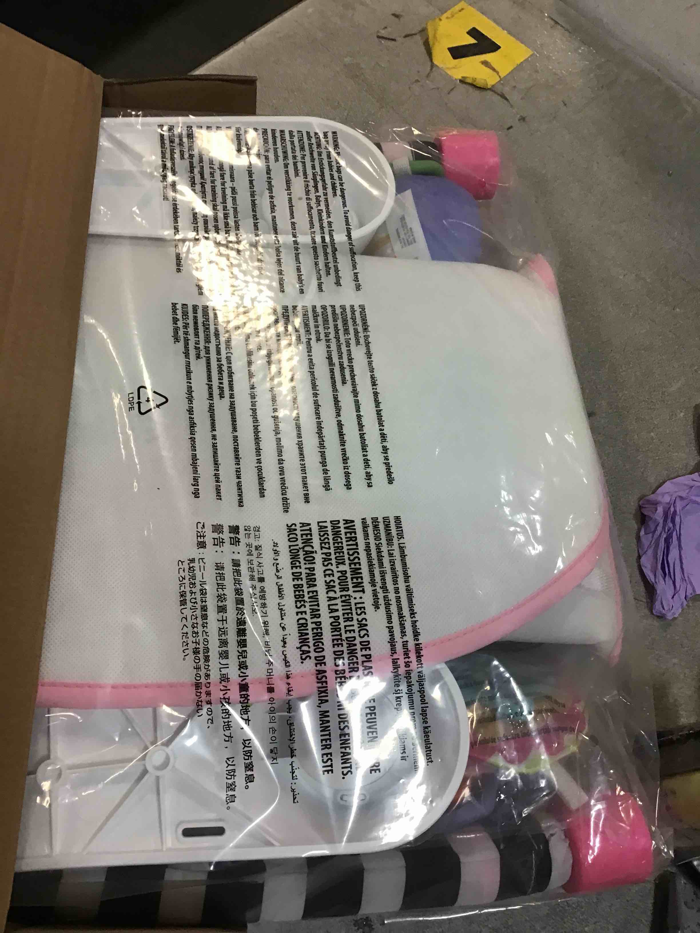 https://s3.amazonaws.com/lotting-images-prod/bidfta/PNK1277109_1734662646190.jpeg