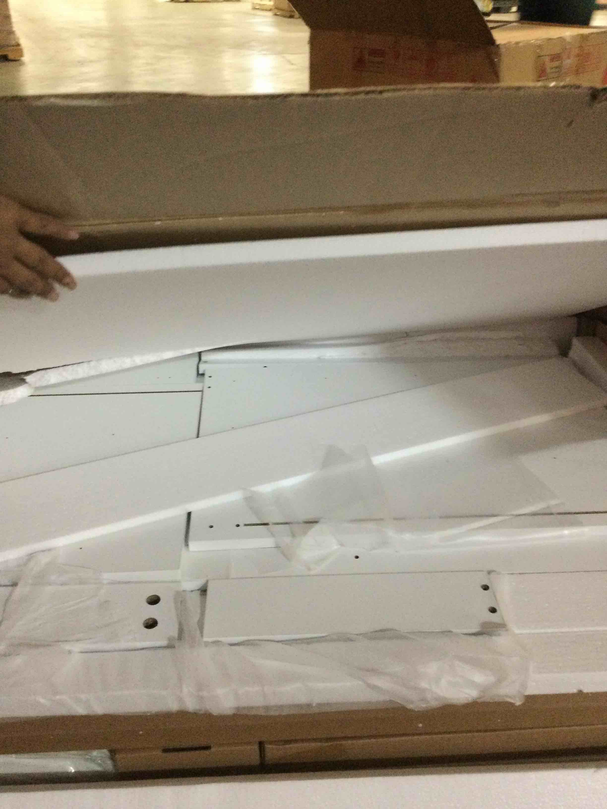 https://s3.amazonaws.com/lotting-images-prod/bidfta/PNK1277285_1734761361445.jpeg
