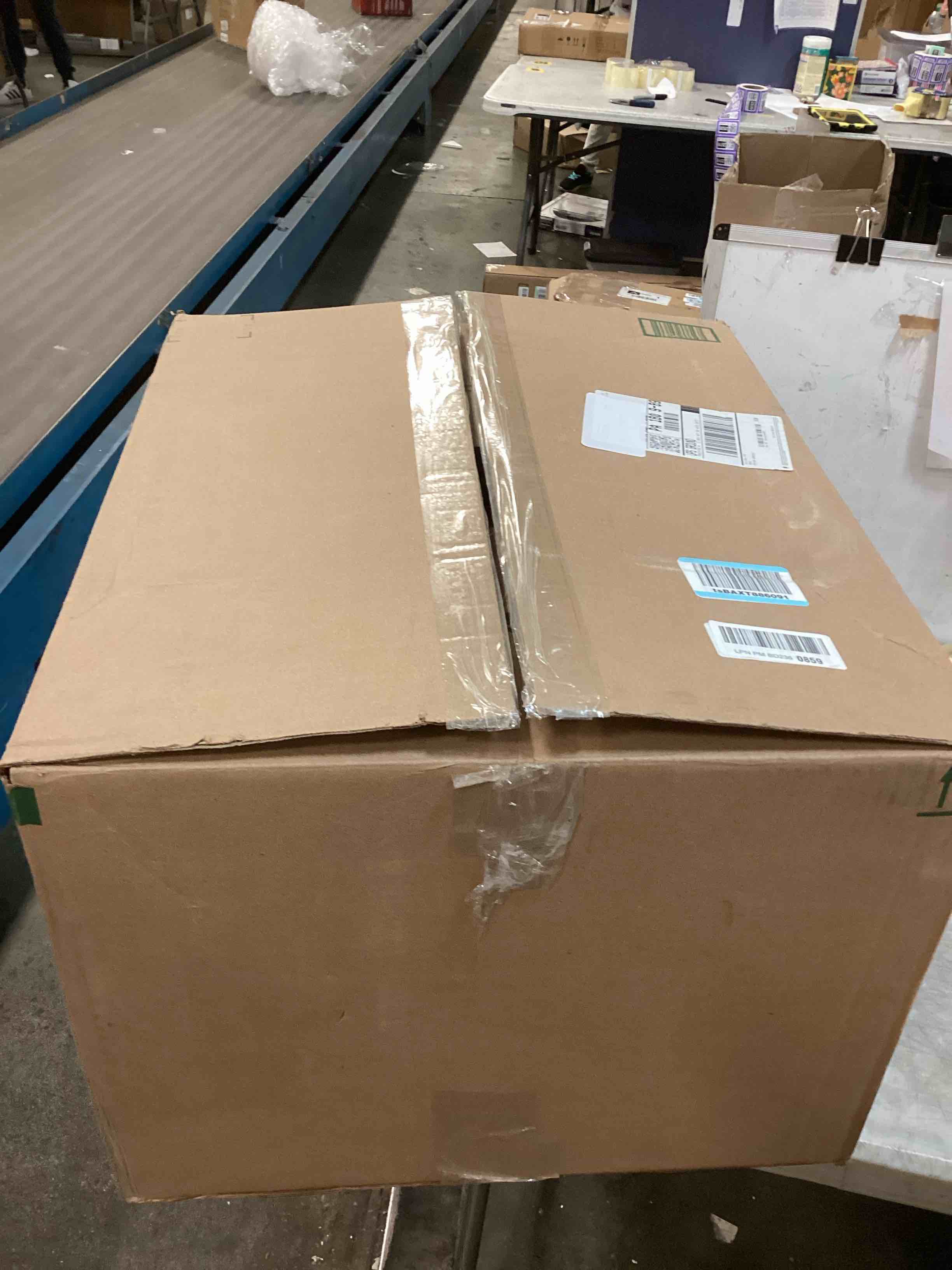 https://s3.amazonaws.com/lotting-images-prod/bidfta/PNK1277753_1735606021779.jpeg