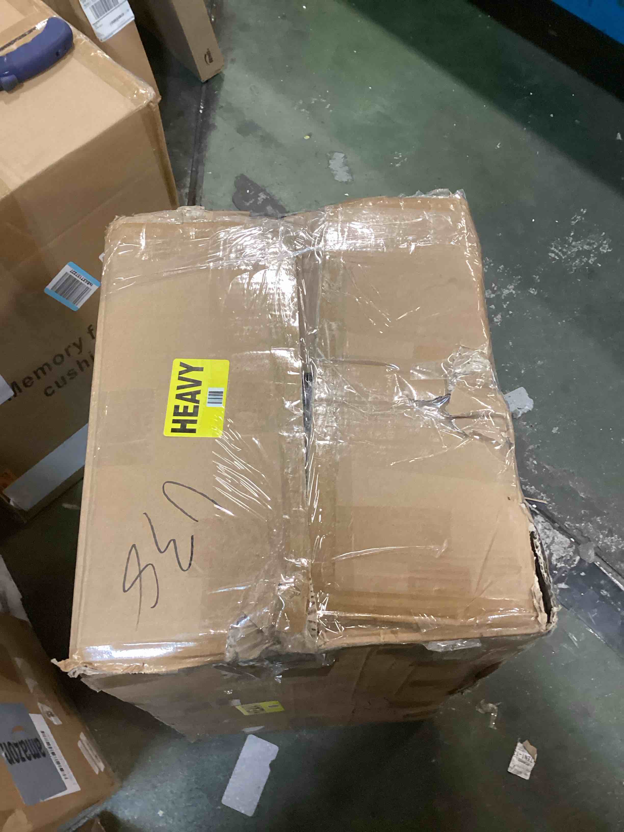 https://s3.amazonaws.com/lotting-images-prod/bidfta/PNK1277814_1735615723371.jpeg