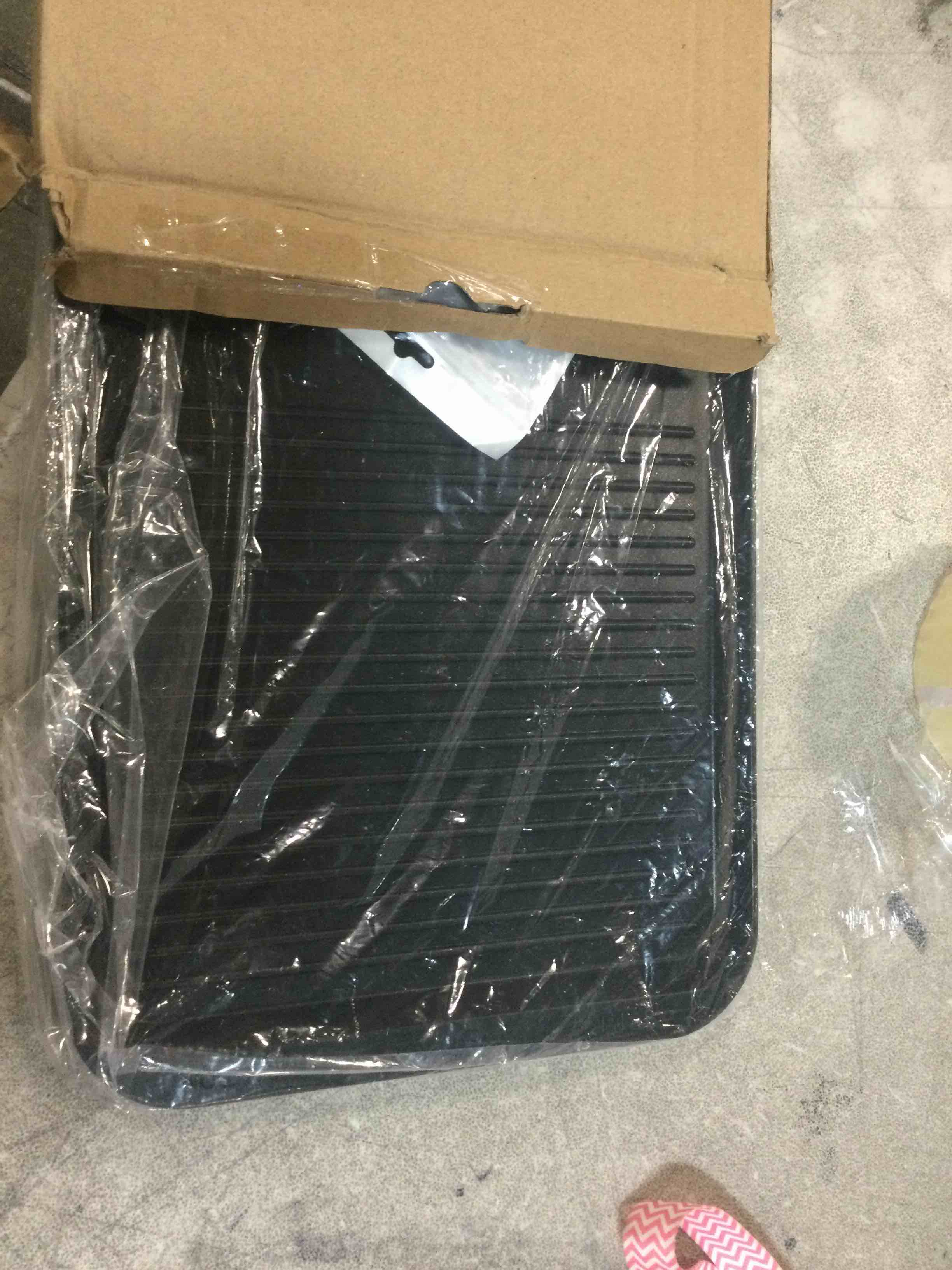 https://s3.amazonaws.com/lotting-images-prod/bidfta/PNK1277896_1735682841199.jpeg