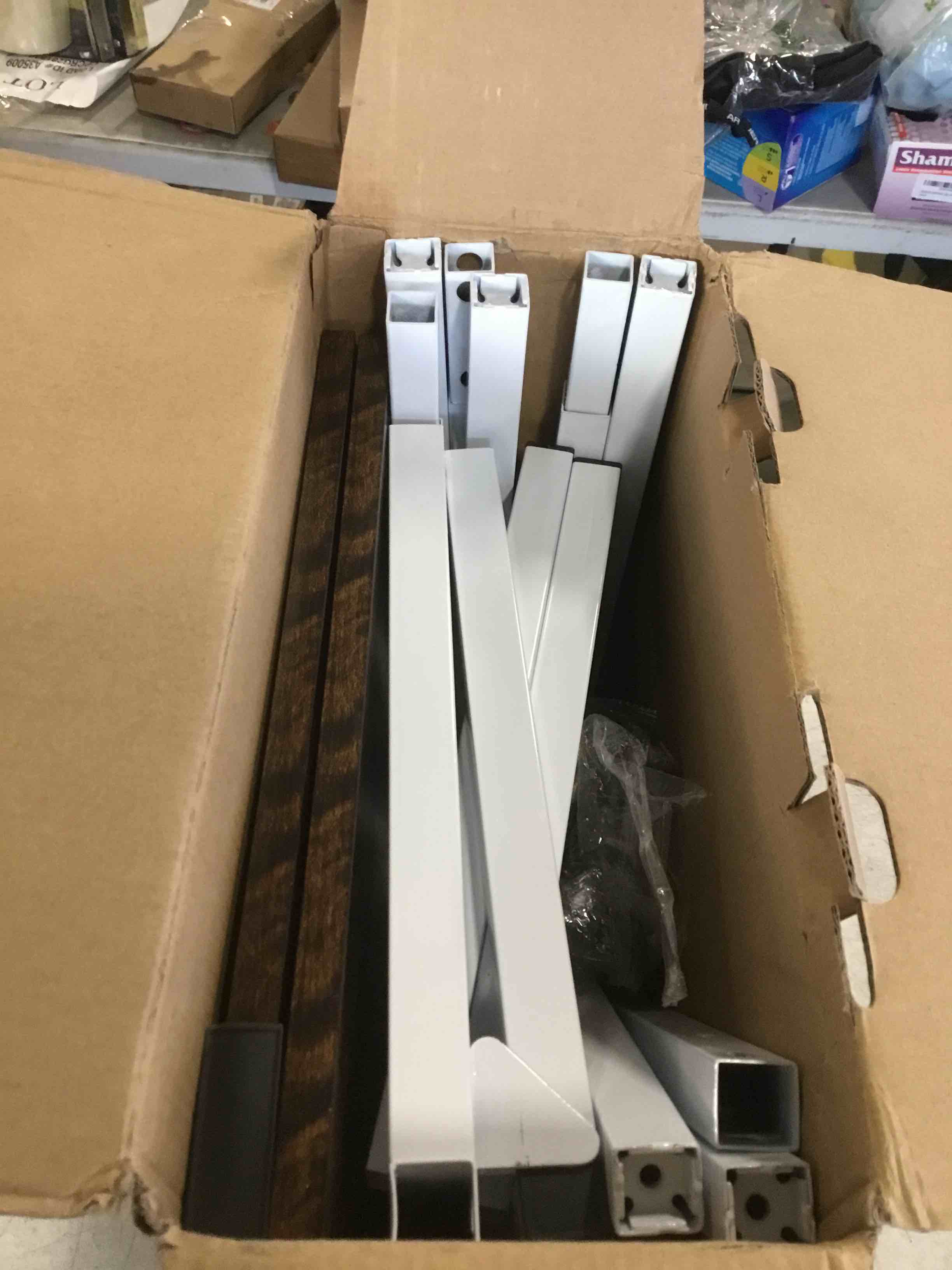 https://s3.amazonaws.com/lotting-images-prod/bidfta/PNK1280664_1736344385859.jpeg