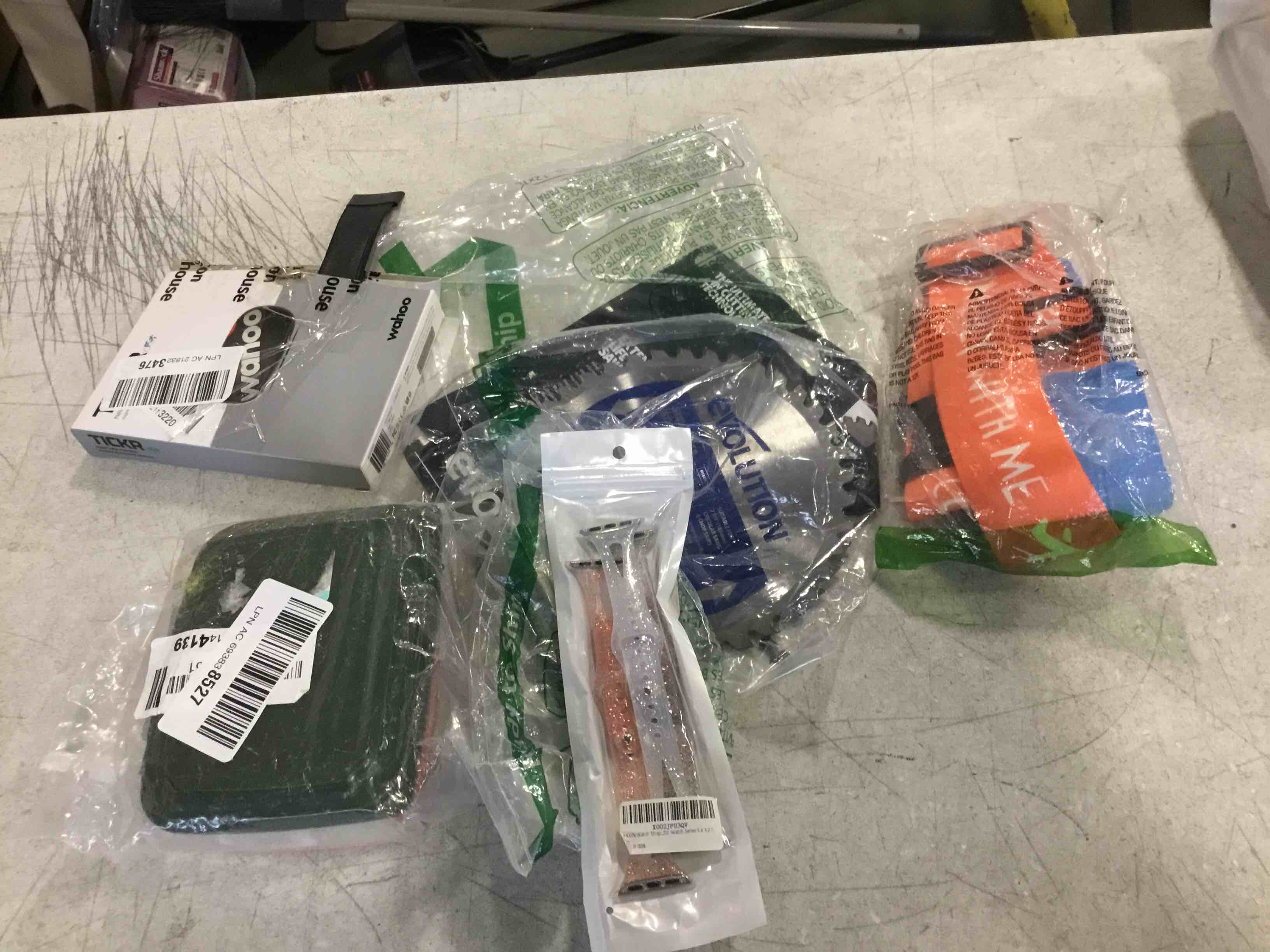 https://s3.amazonaws.com/lotting-images-prod/bidfta/PNK1281870_1736947059691.jpeg