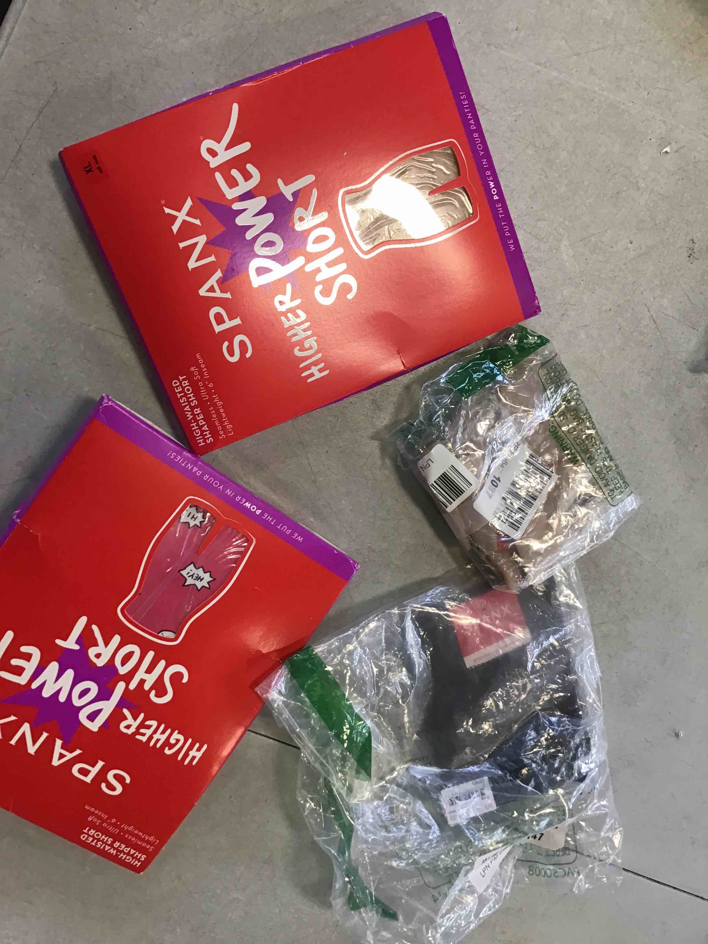 https://s3.amazonaws.com/lotting-images-prod/bidfta/PNK1282278_1734028295593.jpeg