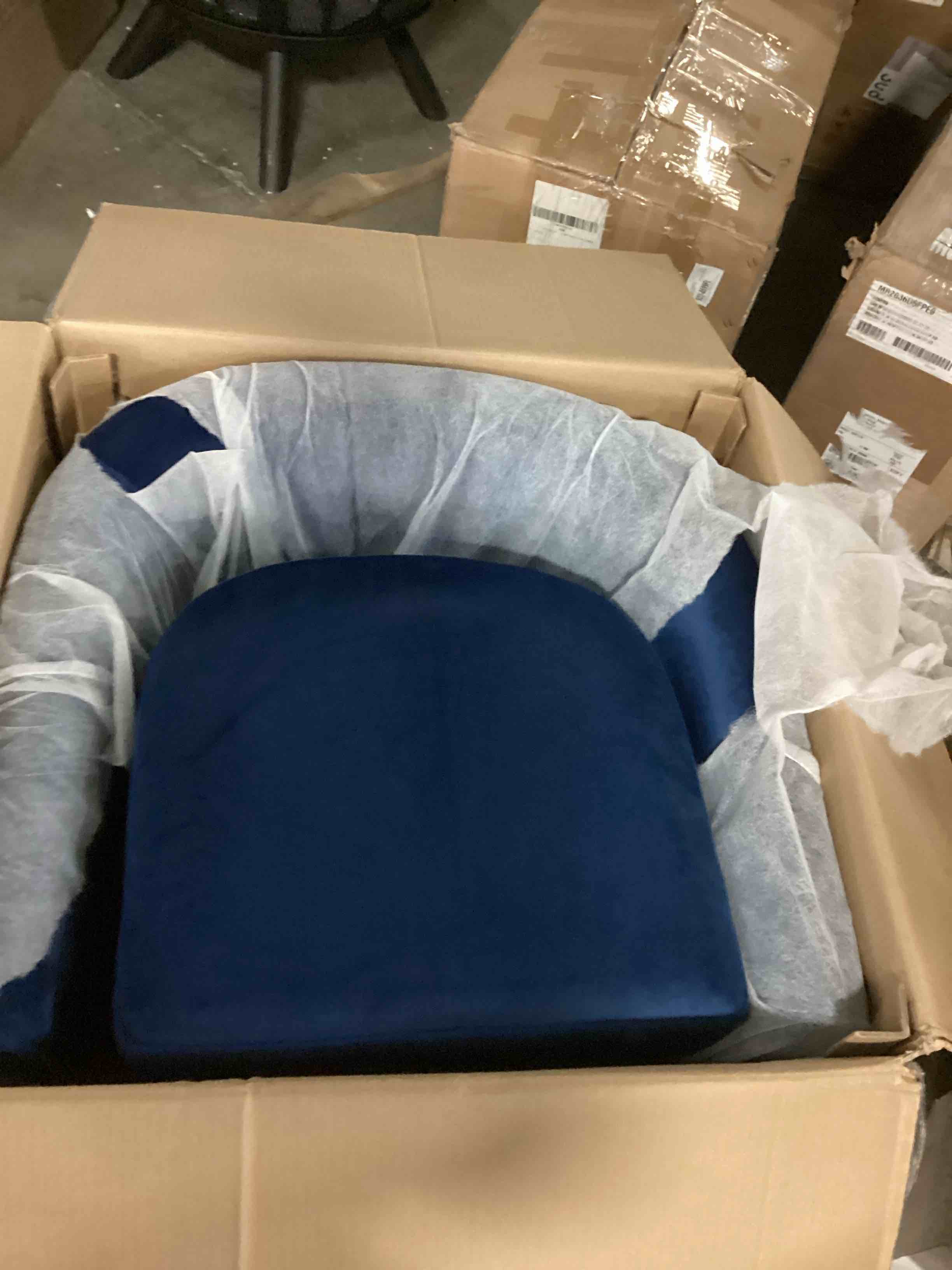 https://s3.amazonaws.com/lotting-images-prod/bidfta/PNK1288041_1739209296058.jpeg
