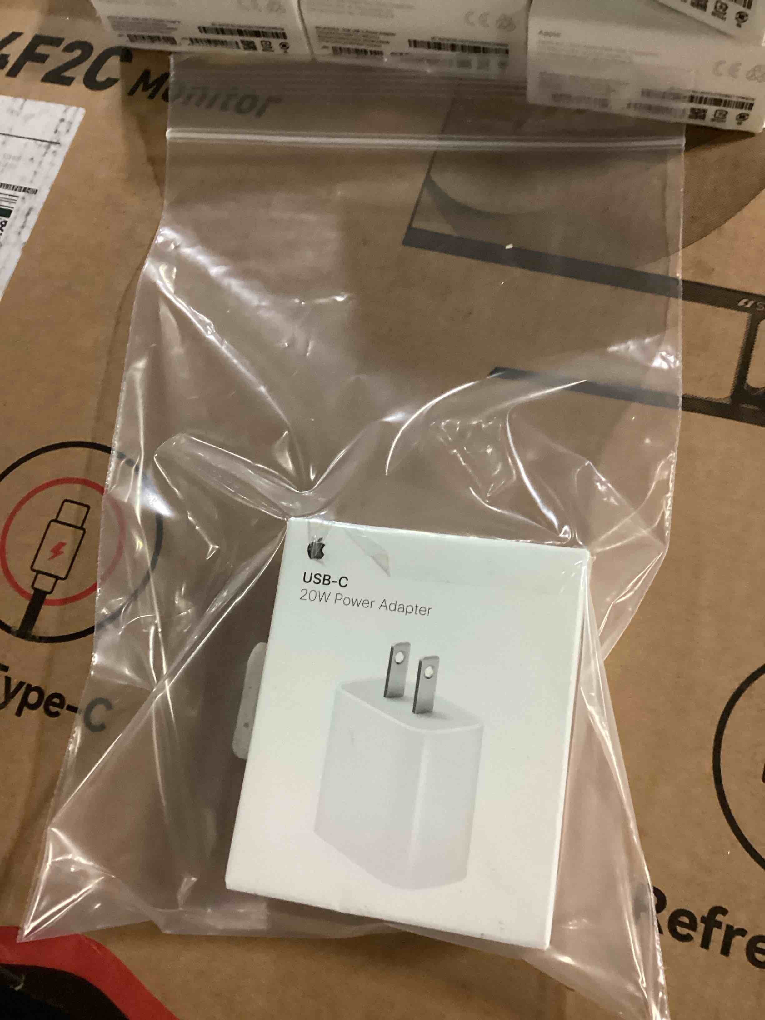 https://s3.amazonaws.com/lotting-images-prod/bidfta/PNK1288412_1739374741190.jpeg