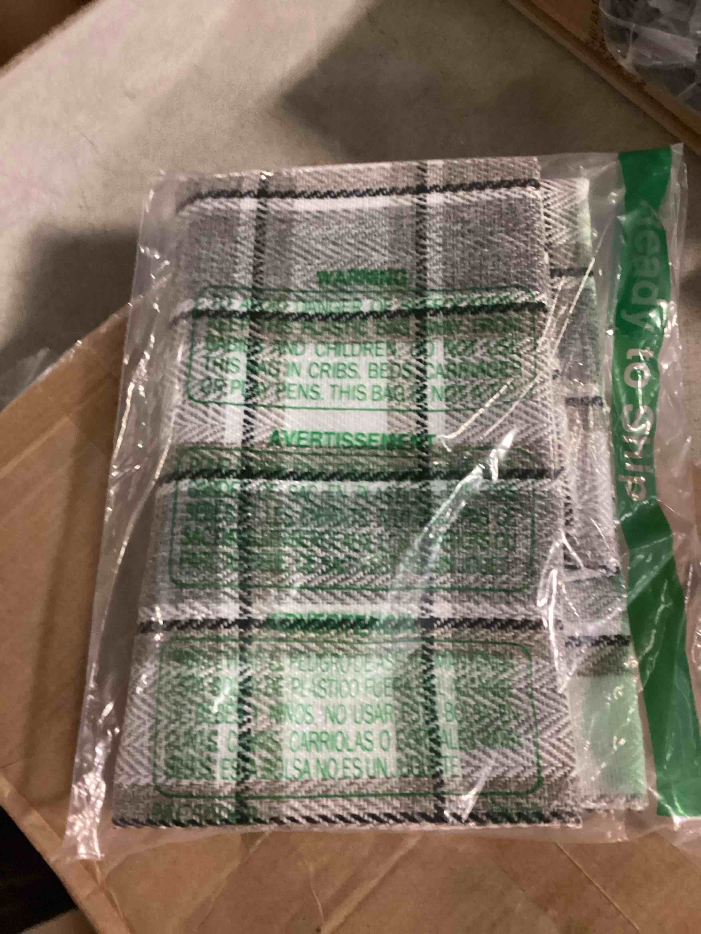 https://s3.amazonaws.com/lotting-images-prod/bidfta/PNK1288609_1739456426385.jpeg