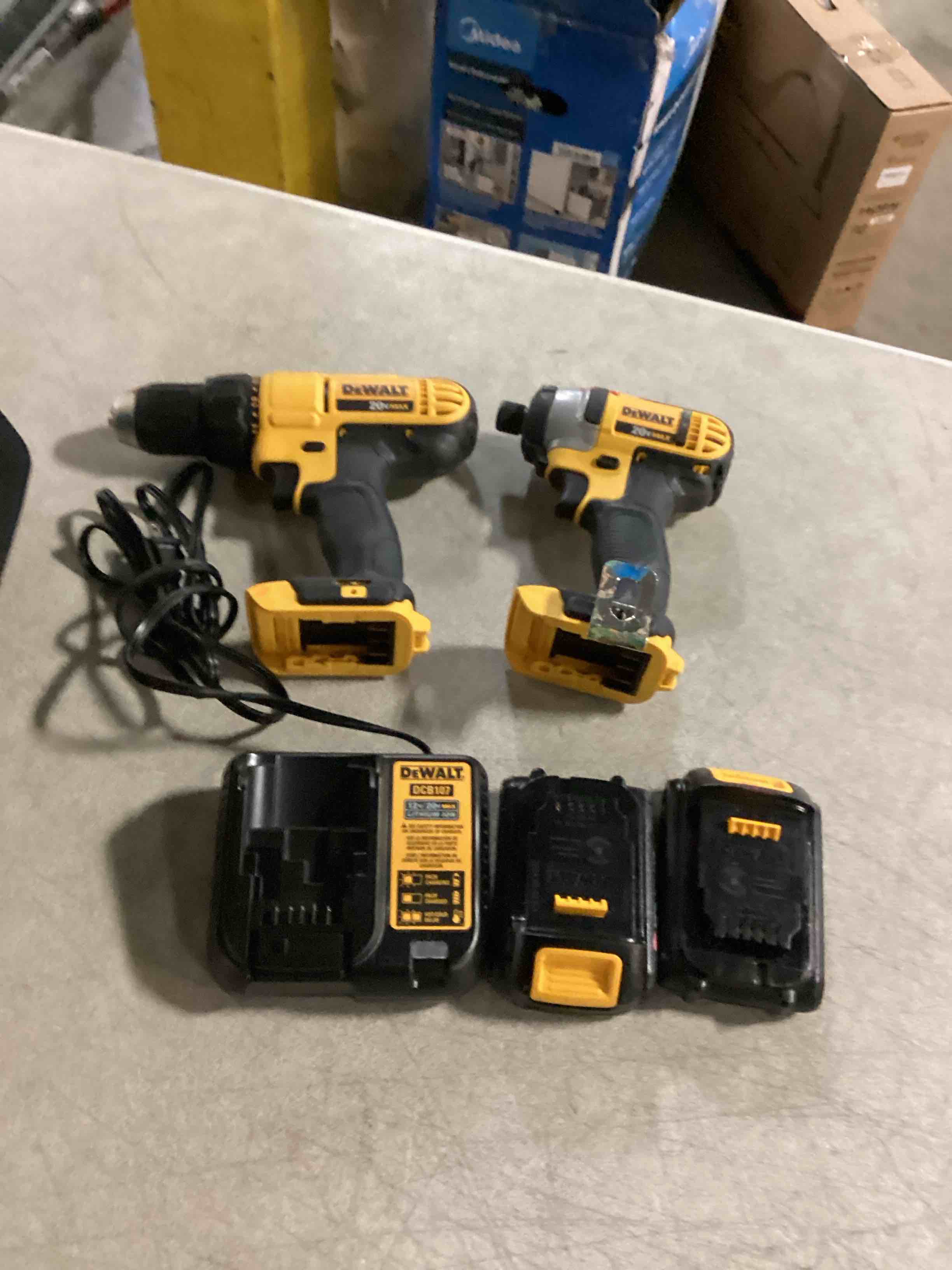 https://s3.amazonaws.com/lotting-images-prod/bidfta/PNK1289009_1739803871202.jpeg