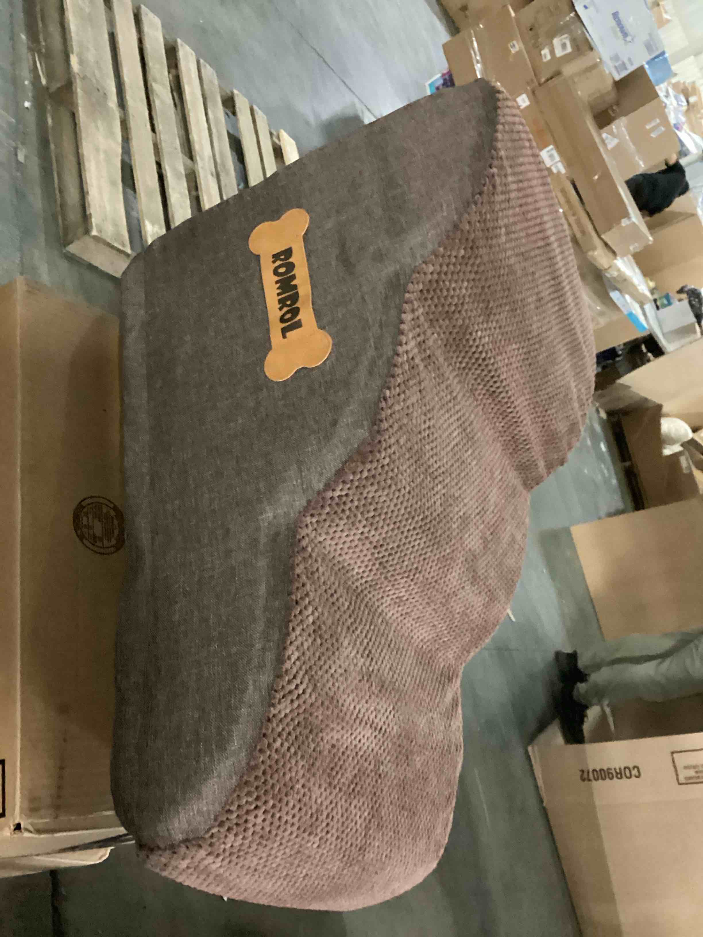 https://s3.amazonaws.com/lotting-images-prod/bidfta/PNK1289537_1740487811403.jpeg
