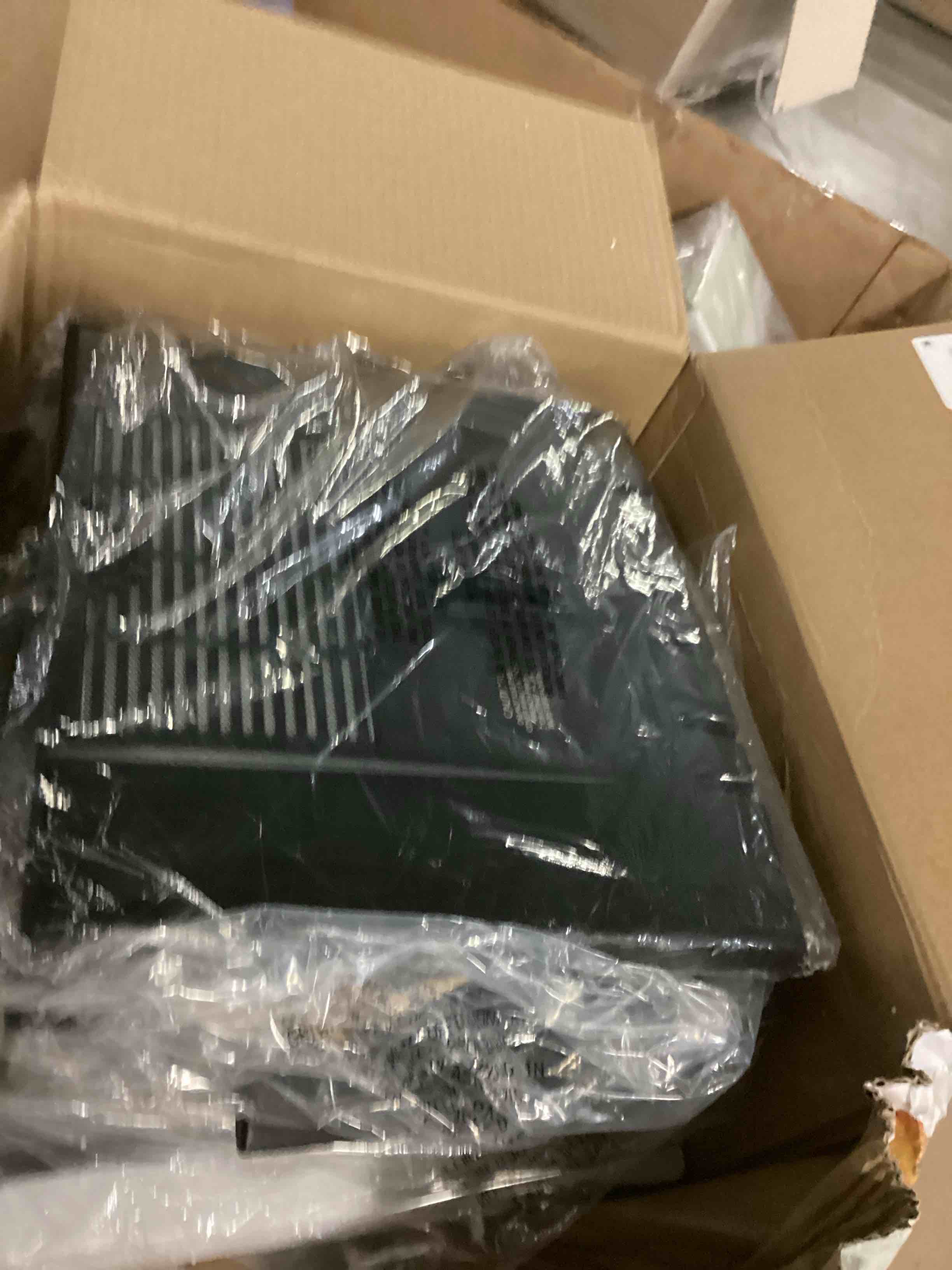 https://s3.amazonaws.com/lotting-images-prod/bidfta/PNK1289892_1740592863809.jpeg
