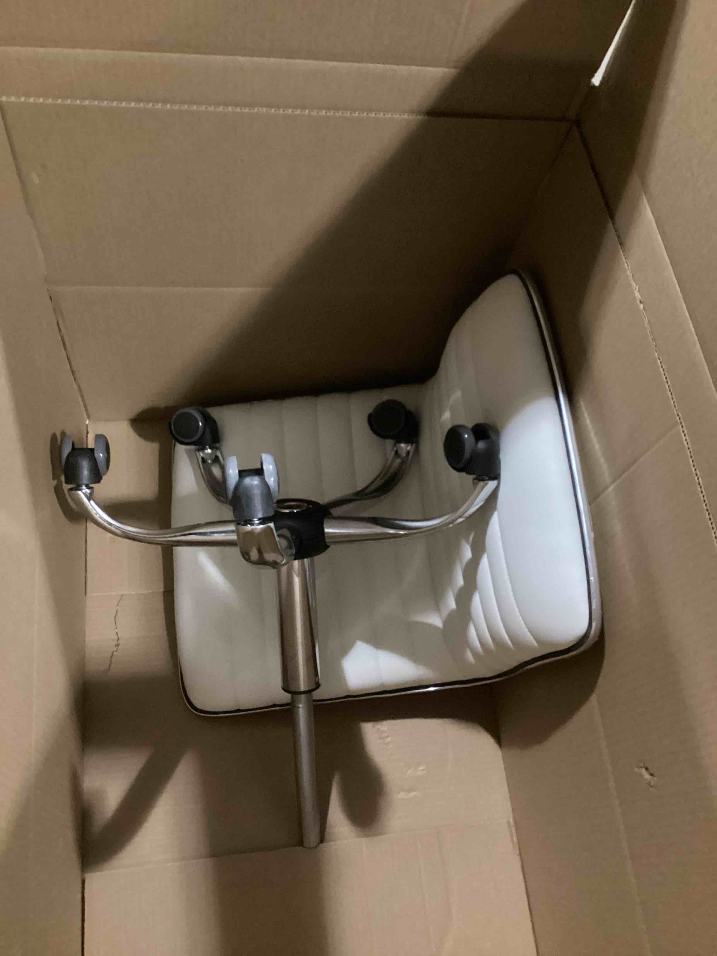 https://s3.amazonaws.com/lotting-images-prod/bidfta/PNK1292276_1740412148087.jpeg