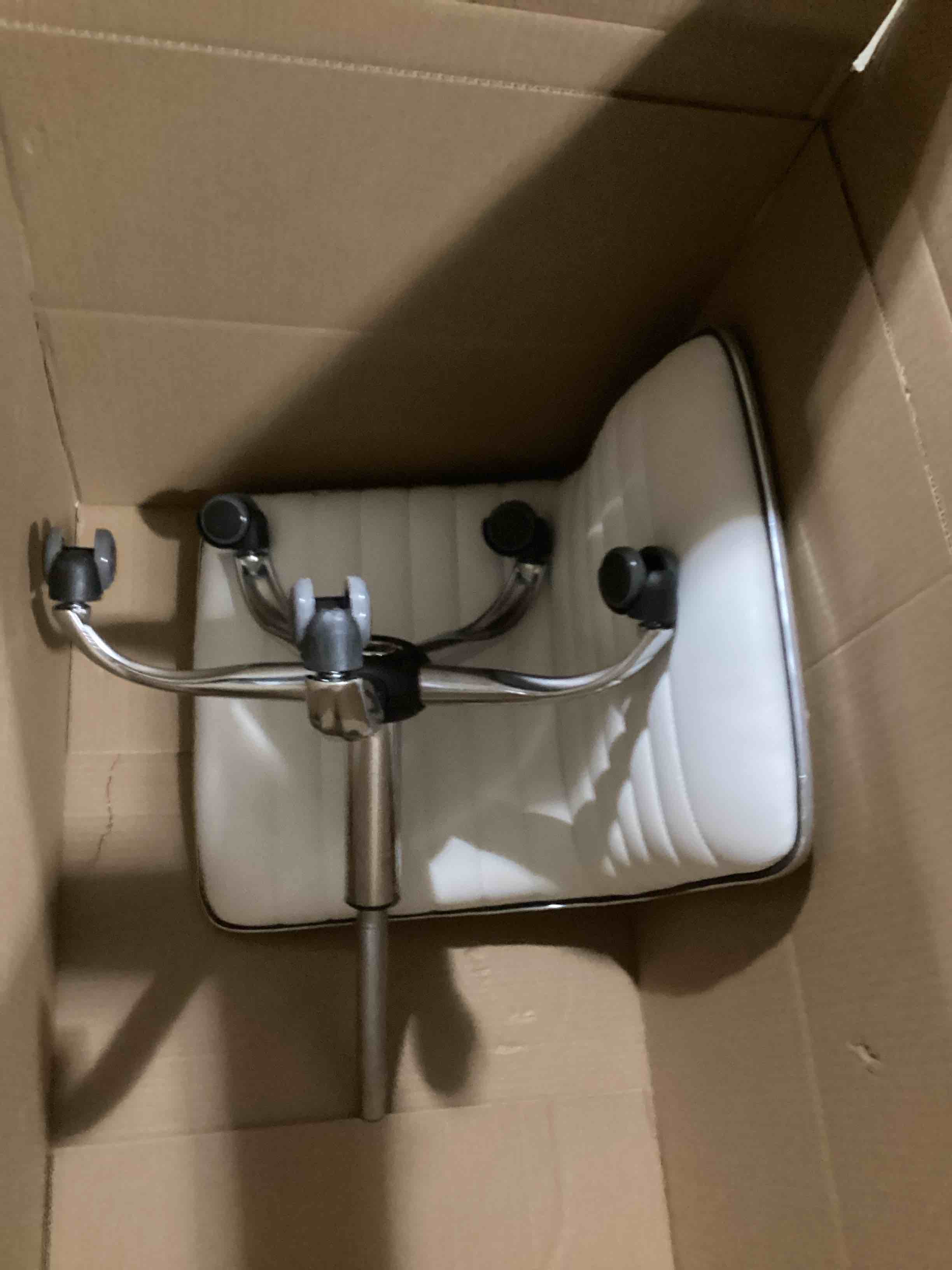 https://s3.amazonaws.com/lotting-images-prod/bidfta/PNK1292276_1740412149152.jpeg
