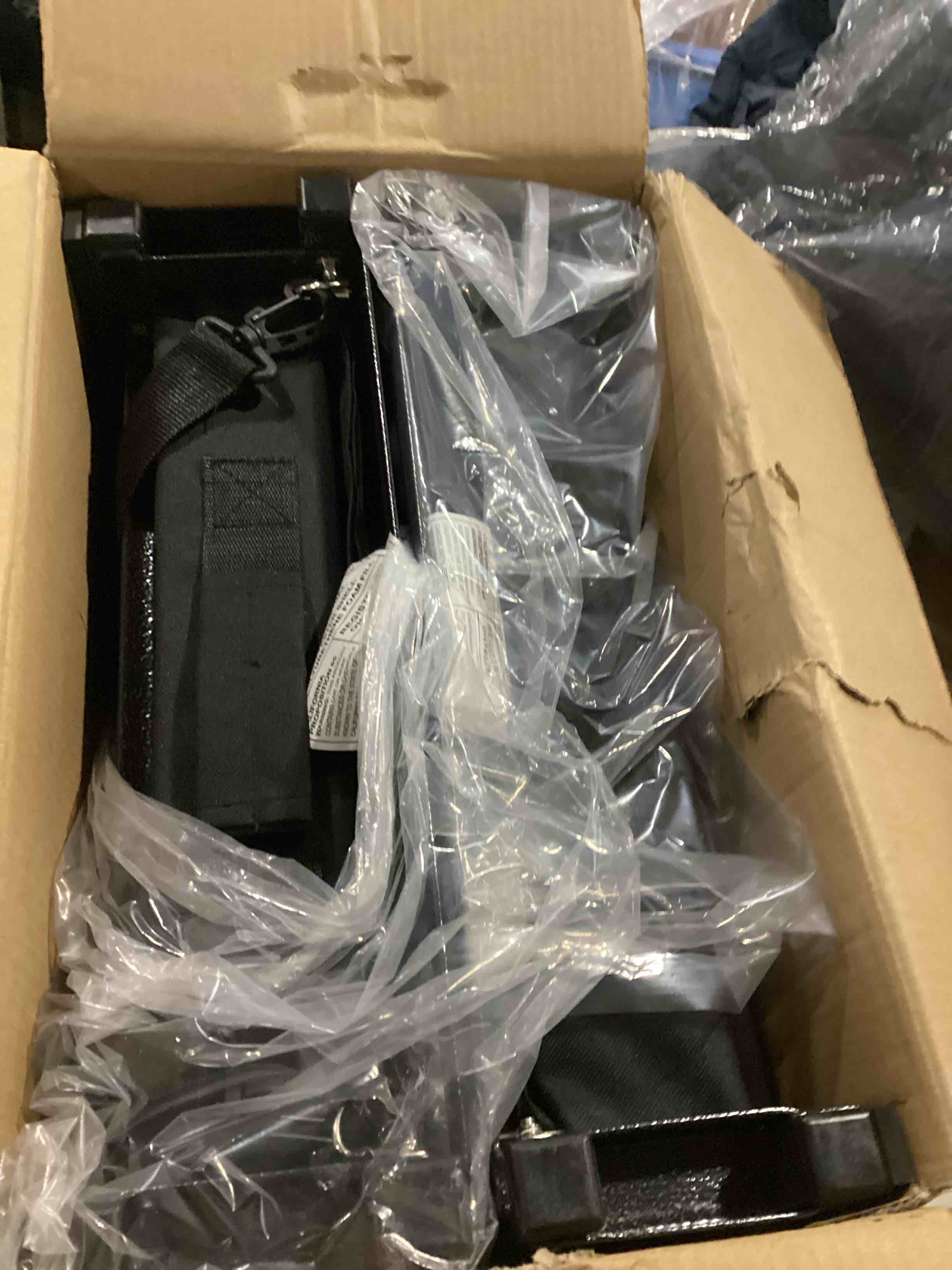 https://s3.amazonaws.com/lotting-images-prod/bidfta/PNK1293059_1740667277260.jpeg