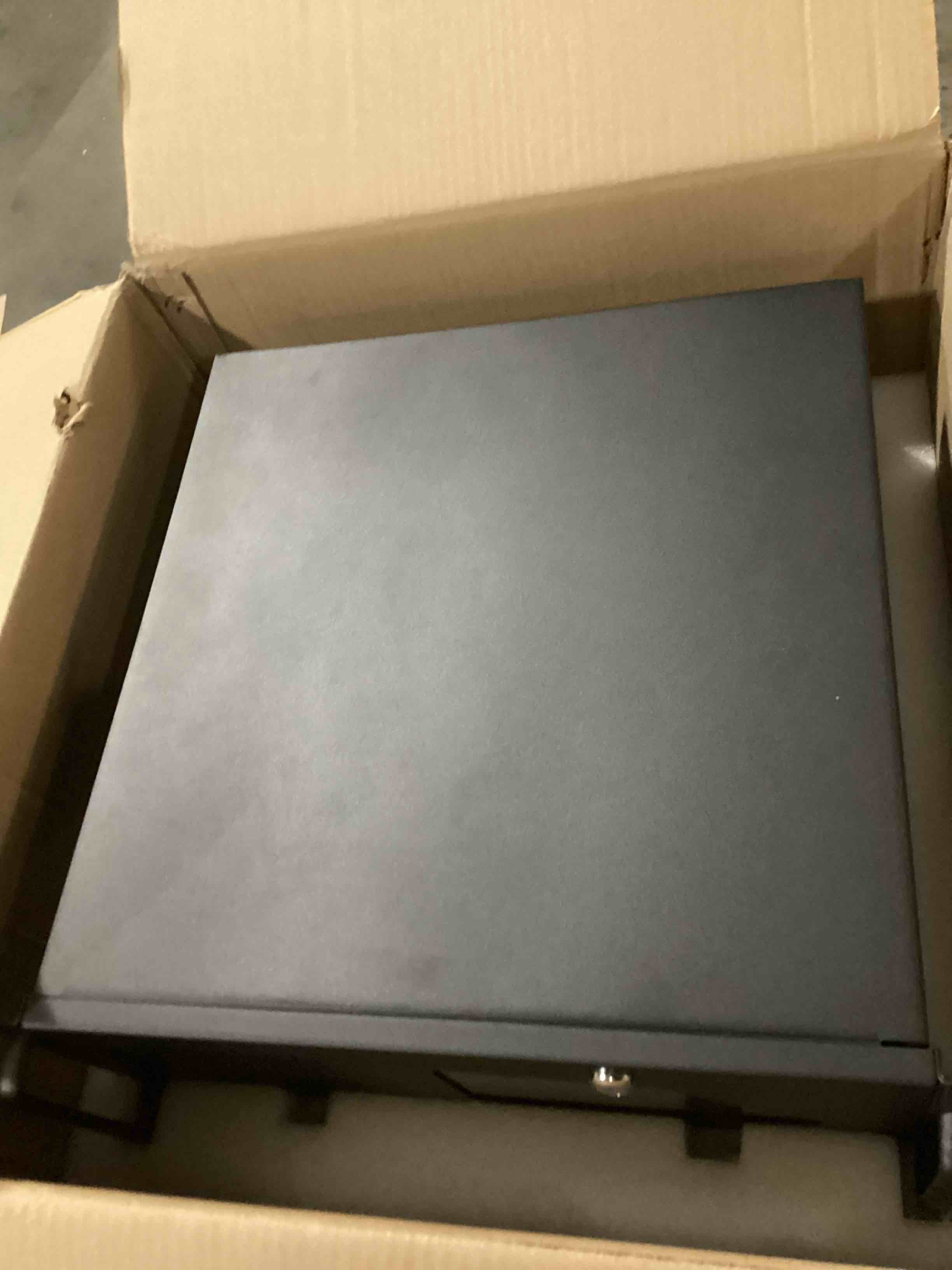 https://s3.amazonaws.com/lotting-images-prod/bidfta/PNK1293236_1740757734980.jpeg