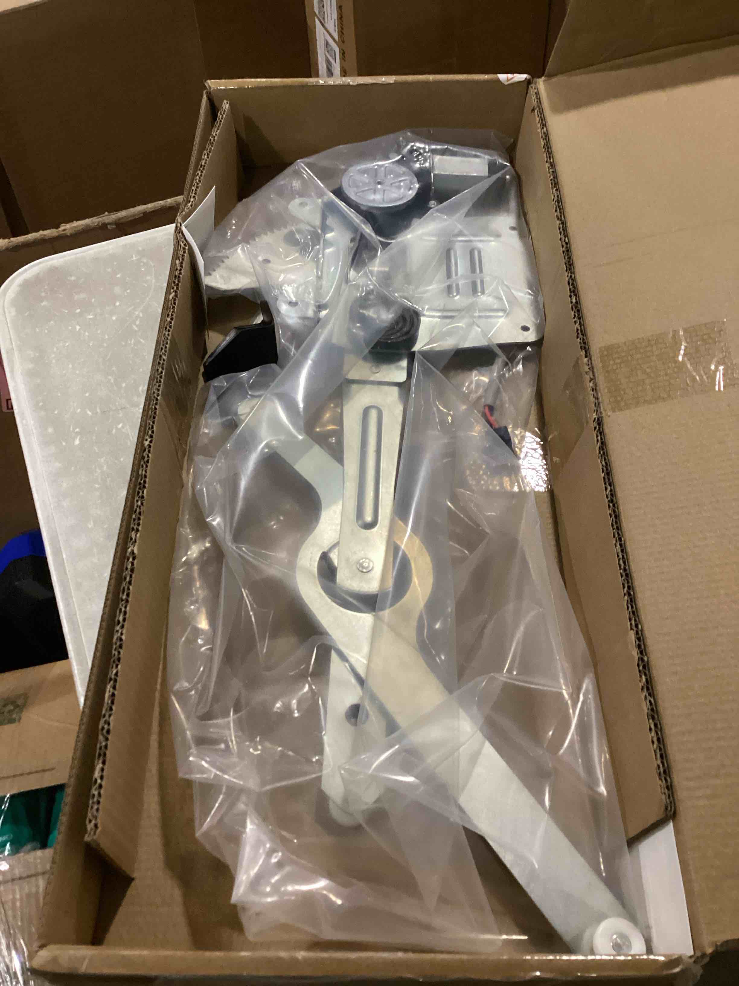 https://s3.amazonaws.com/lotting-images-prod/bidfta/PNK1293398_1741018422085.jpeg