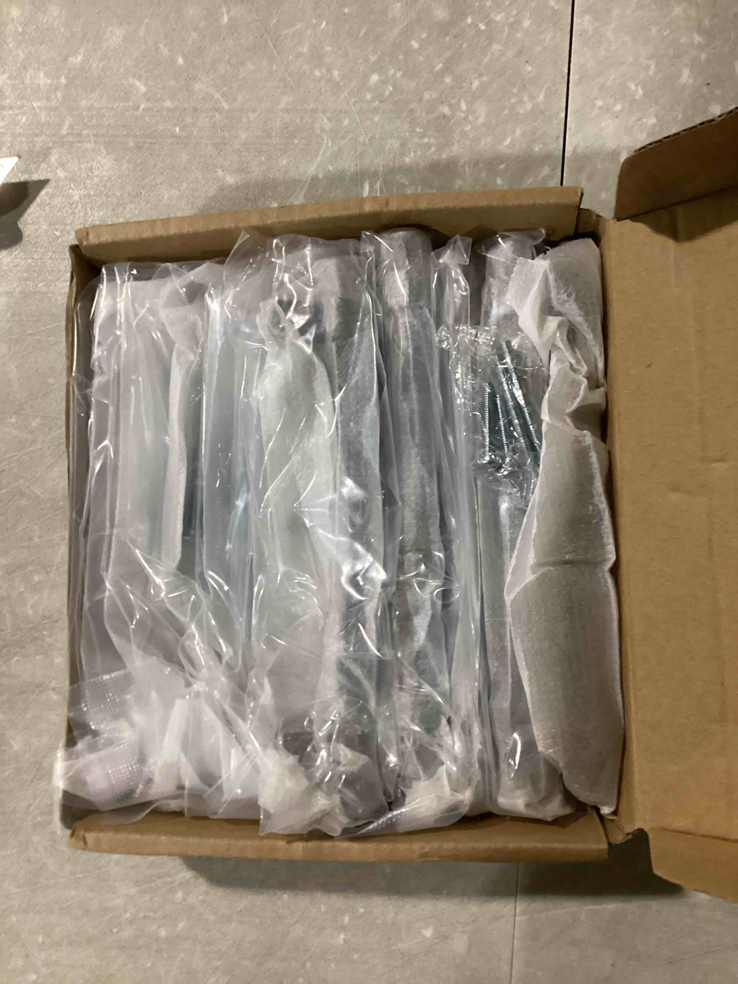 https://s3.amazonaws.com/lotting-images-prod/bidfta/PNK1293869_1741265094975.jpeg